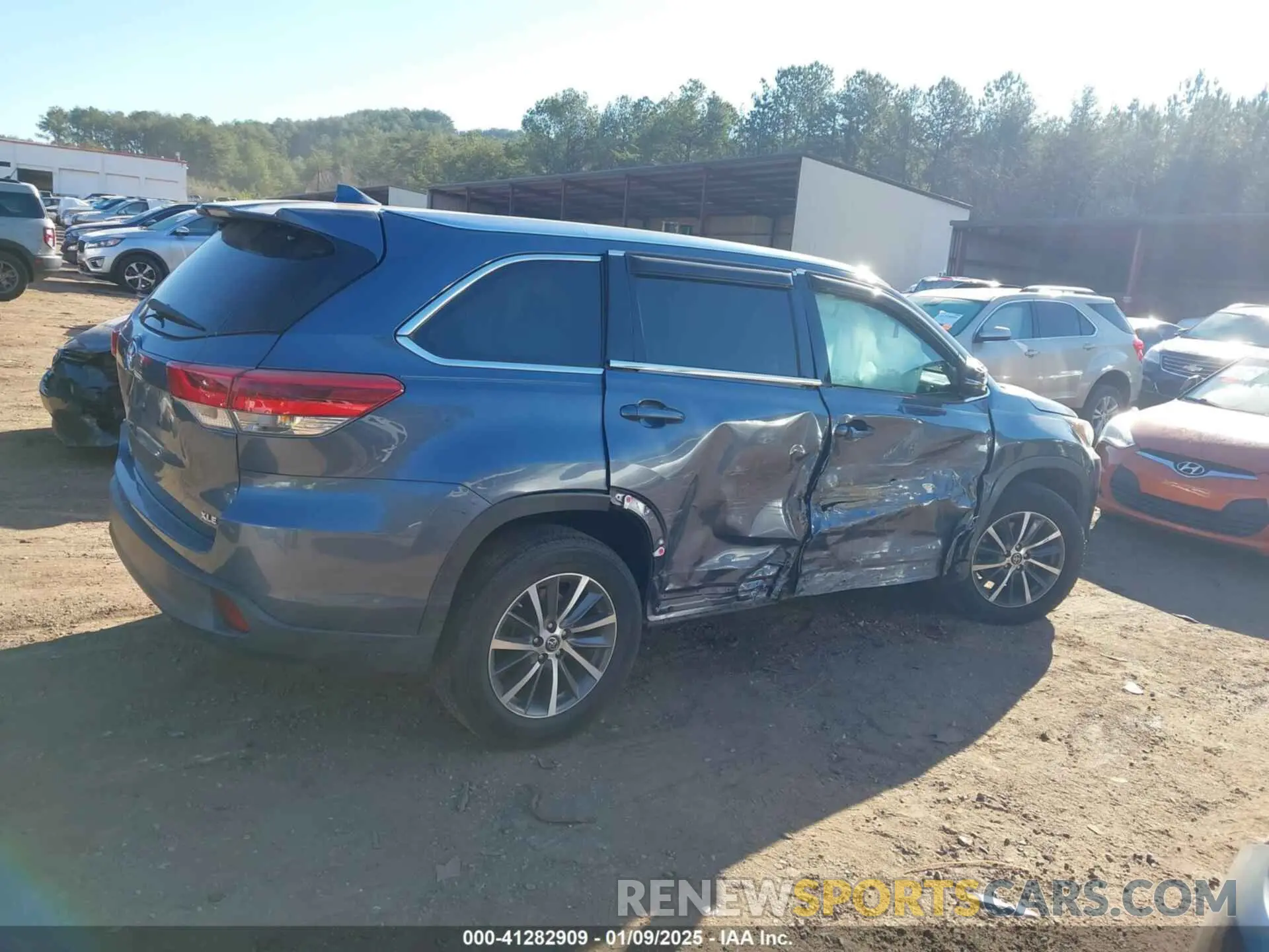 13 fotografías del automóvil dañado 5TDKZRFH0KS301318 TOYOTA HIGHLANDER 2019