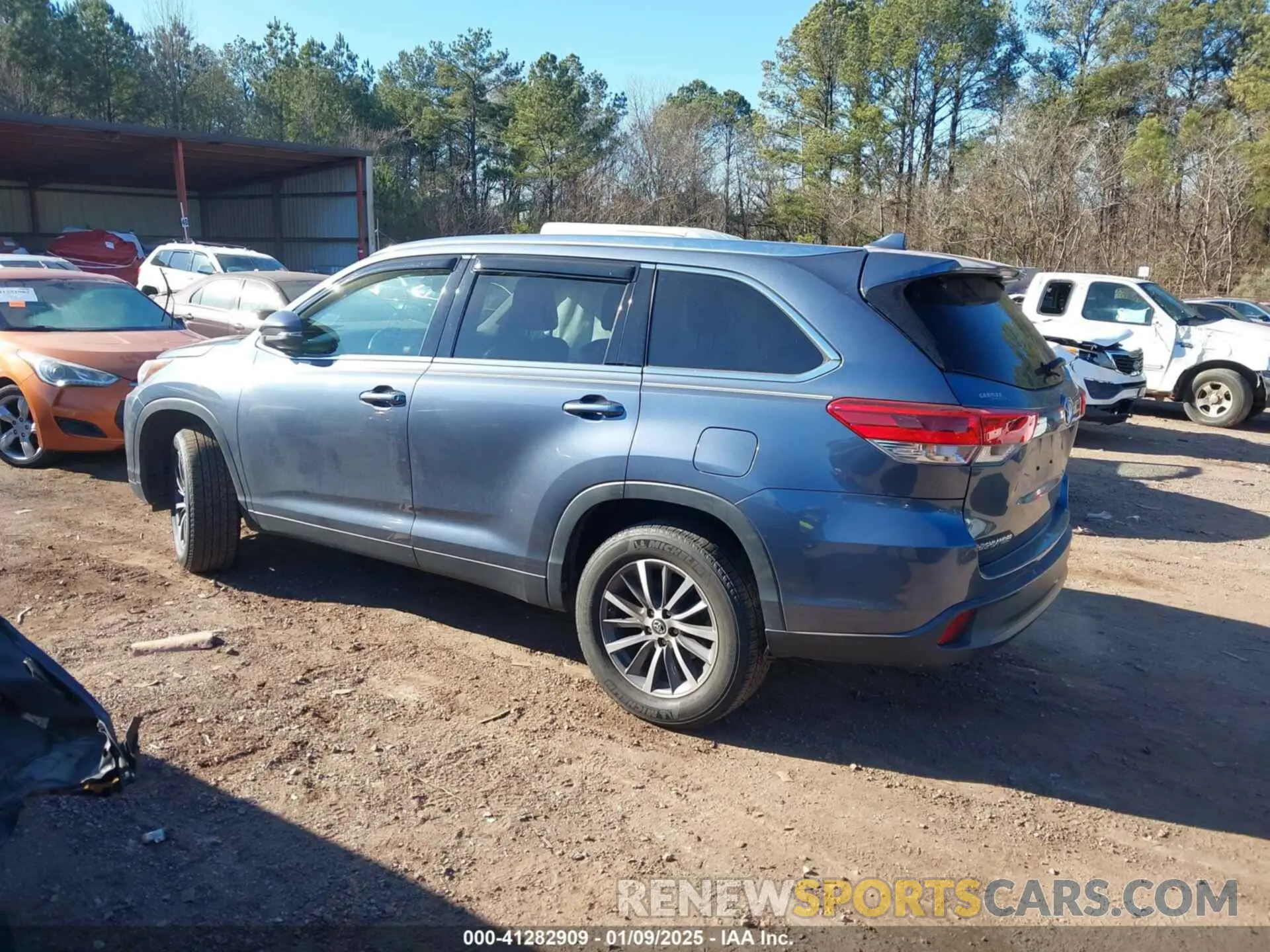 14 fotografías del automóvil dañado 5TDKZRFH0KS301318 TOYOTA HIGHLANDER 2019