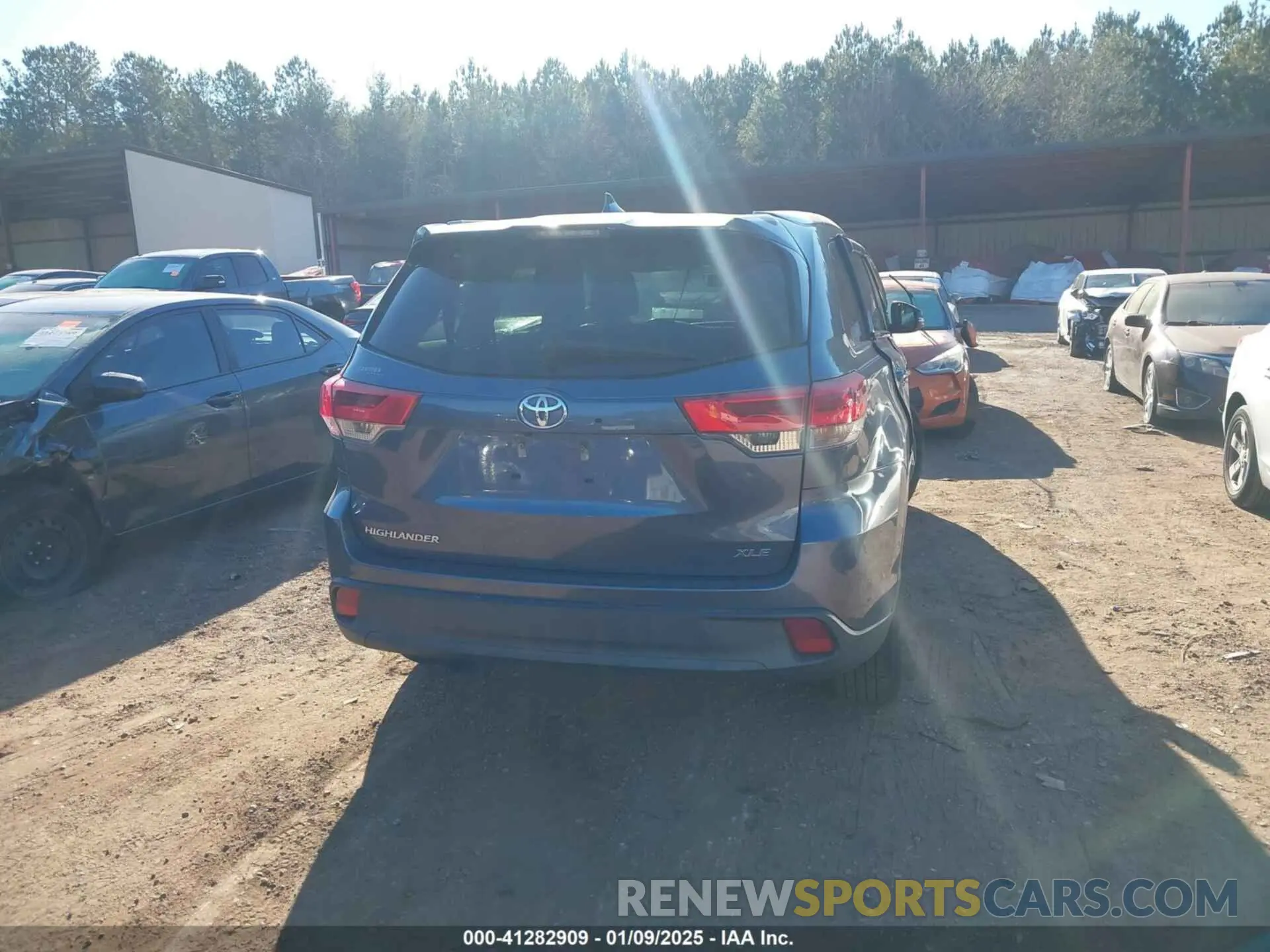 16 fotografías del automóvil dañado 5TDKZRFH0KS301318 TOYOTA HIGHLANDER 2019