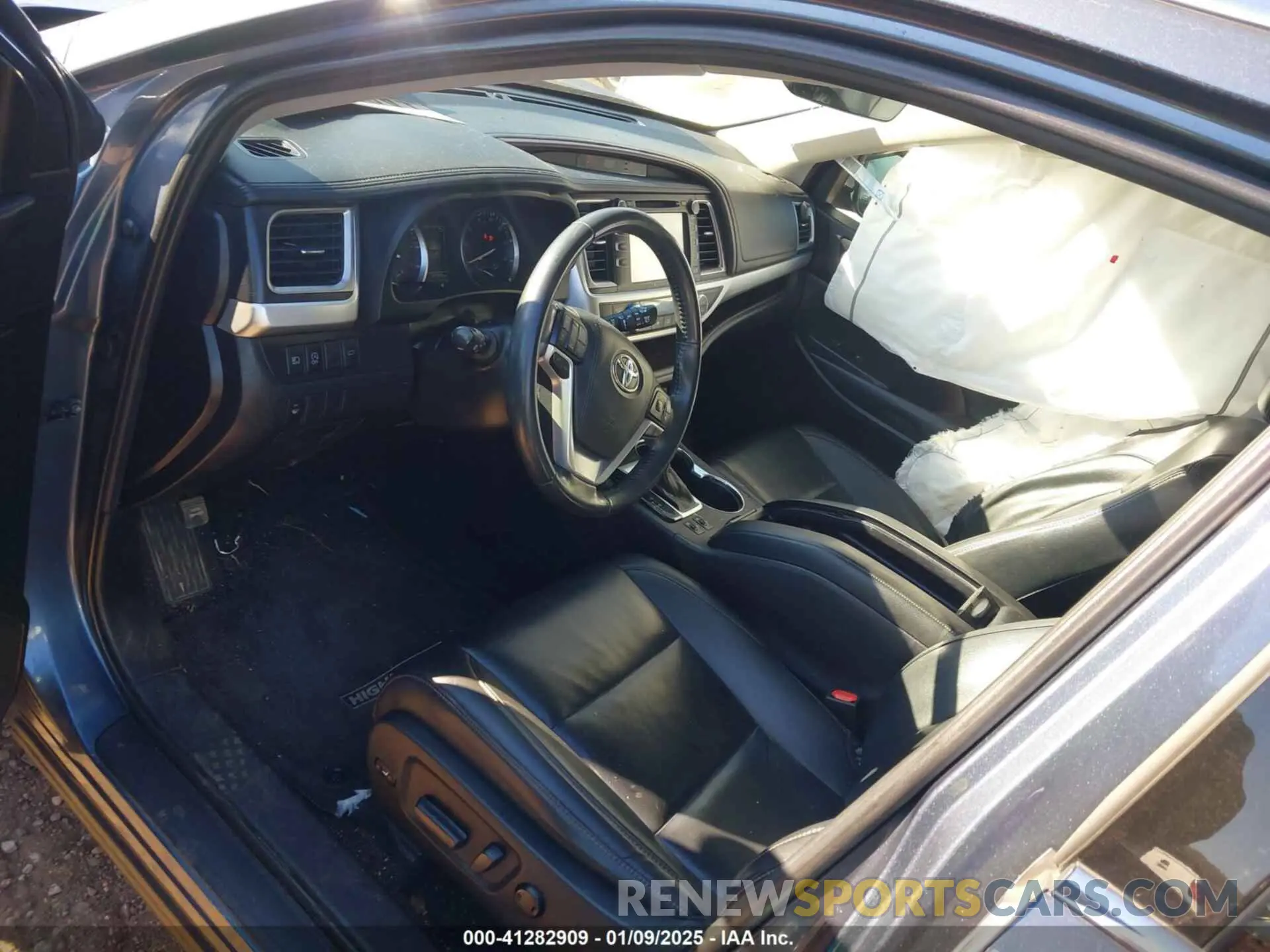 5 fotografías del automóvil dañado 5TDKZRFH0KS301318 TOYOTA HIGHLANDER 2019