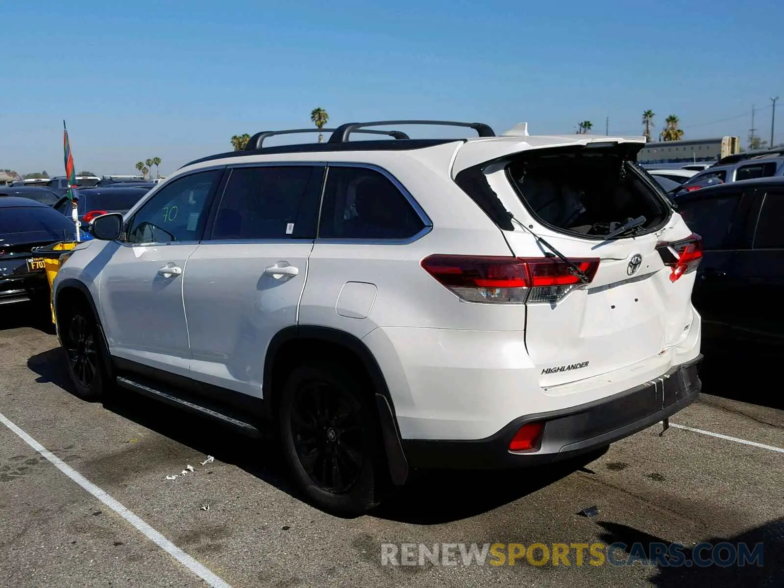 3 fotografías del automóvil dañado 5TDKZRFH0KS303053 TOYOTA HIGHLANDER 2019