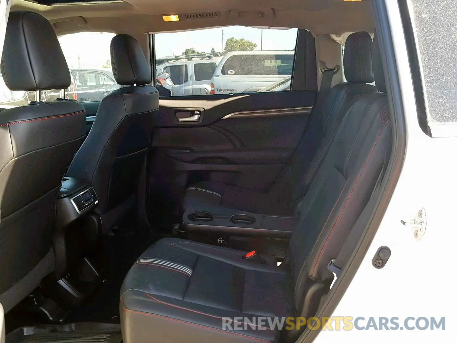6 fotografías del automóvil dañado 5TDKZRFH0KS303053 TOYOTA HIGHLANDER 2019