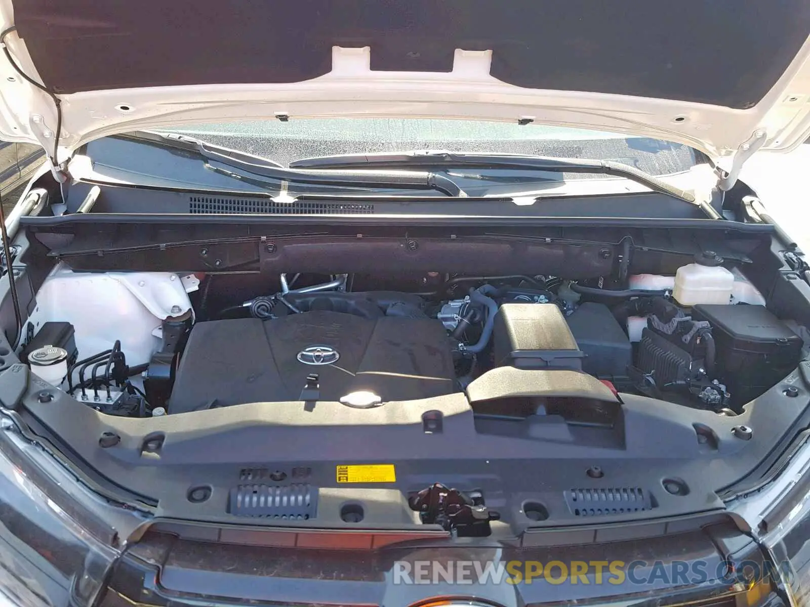 7 fotografías del automóvil dañado 5TDKZRFH0KS303053 TOYOTA HIGHLANDER 2019