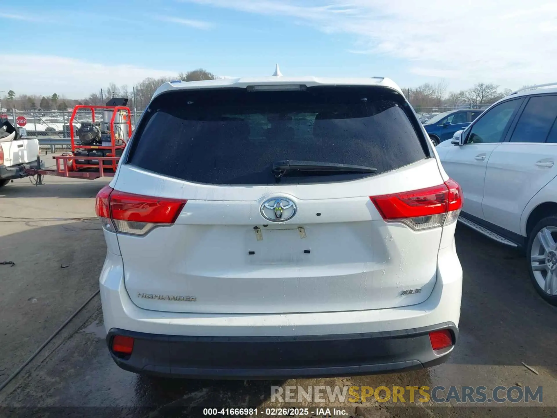 16 fotografías del automóvil dañado 5TDKZRFH0KS315218 TOYOTA HIGHLANDER 2019