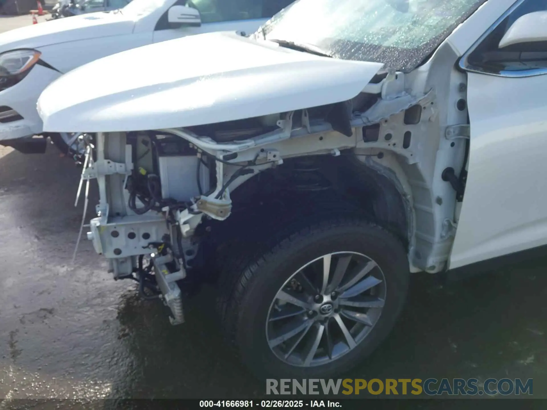 18 fotografías del automóvil dañado 5TDKZRFH0KS315218 TOYOTA HIGHLANDER 2019