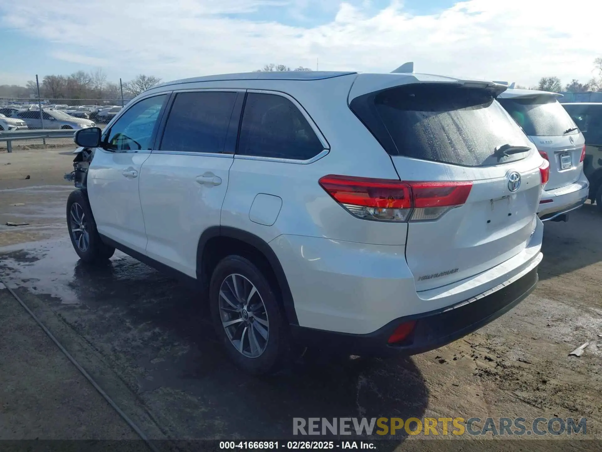 3 fotografías del automóvil dañado 5TDKZRFH0KS315218 TOYOTA HIGHLANDER 2019