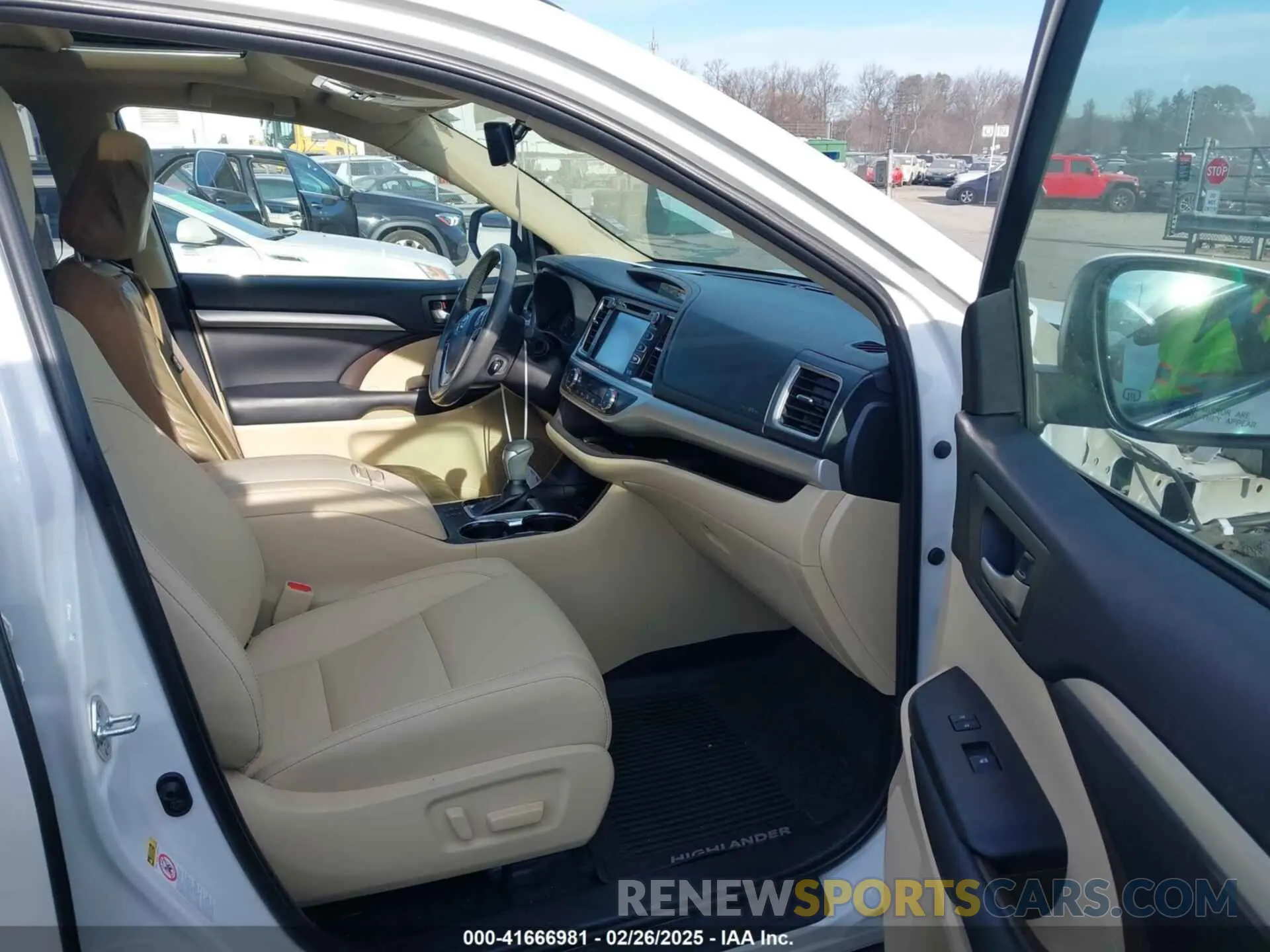 5 fotografías del automóvil dañado 5TDKZRFH0KS315218 TOYOTA HIGHLANDER 2019