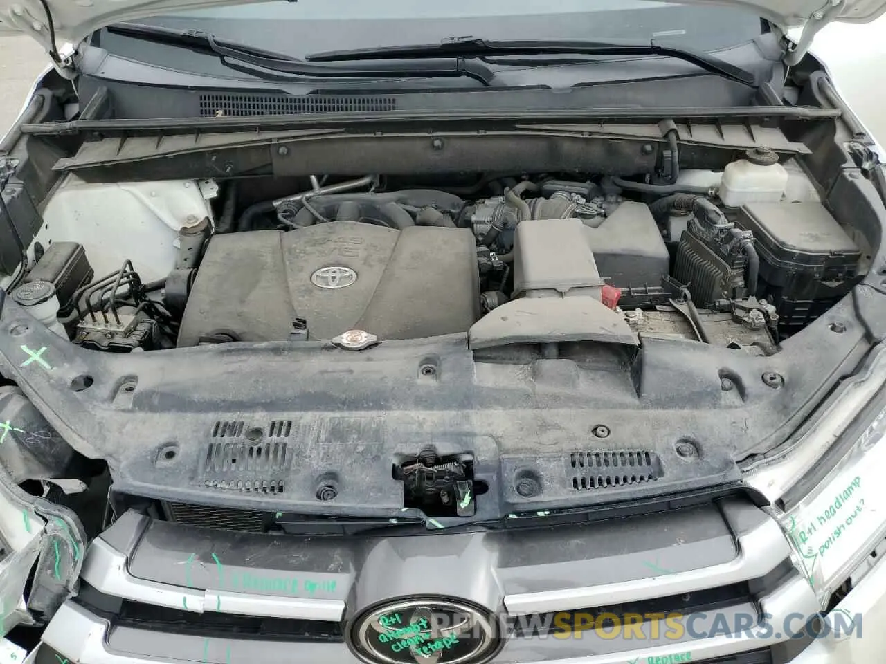 14 fotografías del automóvil dañado 5TDKZRFH0KS329751 TOYOTA HIGHLANDER 2019