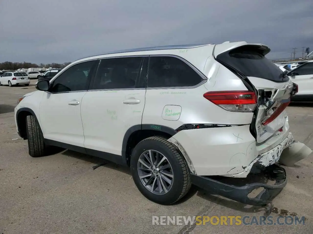 2 fotografías del automóvil dañado 5TDKZRFH0KS329751 TOYOTA HIGHLANDER 2019