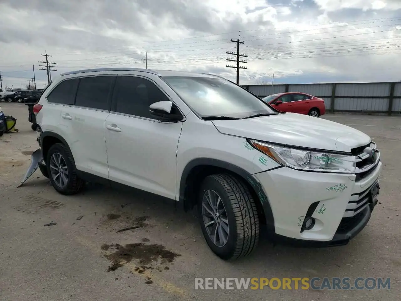4 fotografías del automóvil dañado 5TDKZRFH0KS329751 TOYOTA HIGHLANDER 2019
