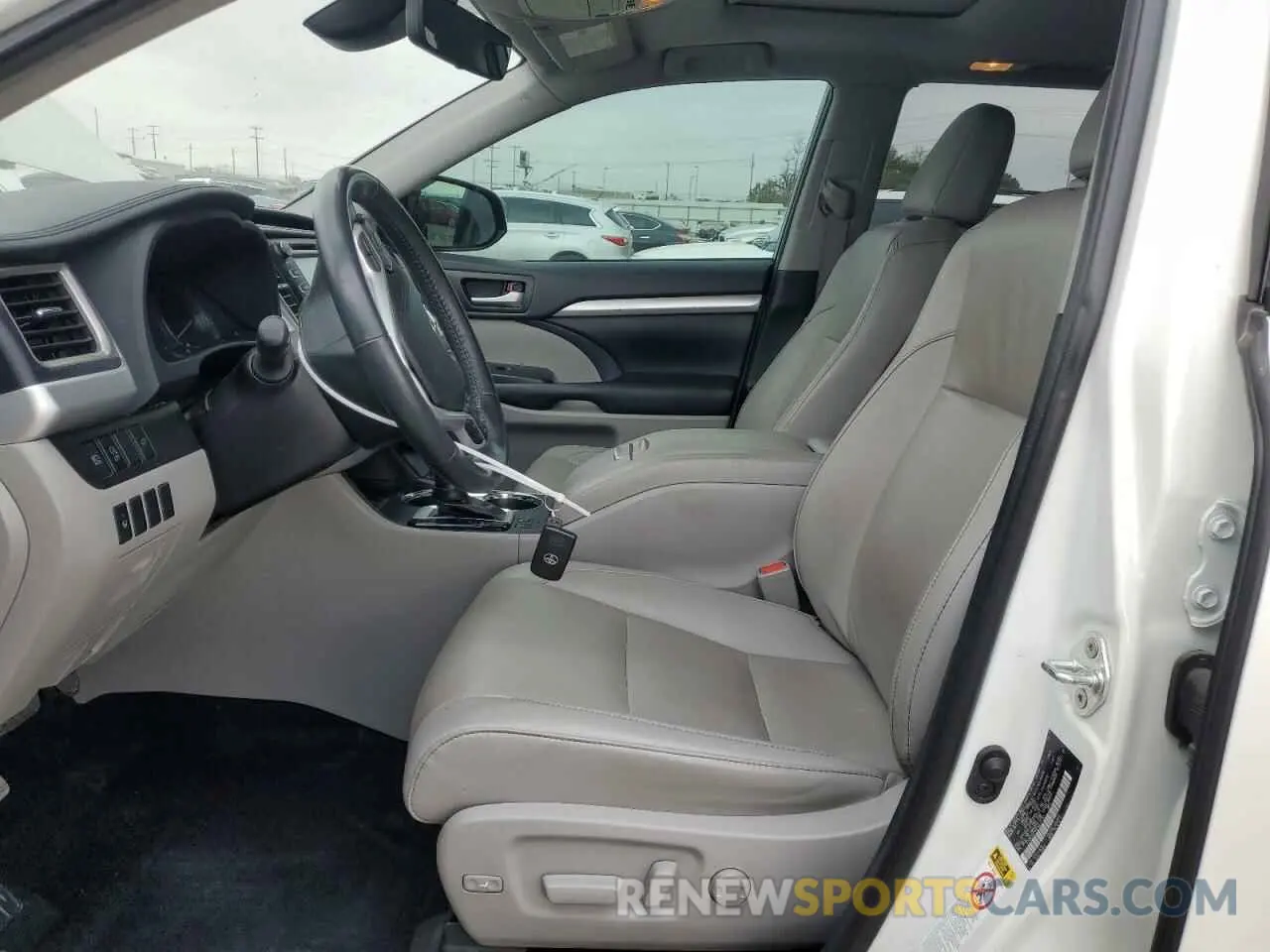7 fotografías del automóvil dañado 5TDKZRFH0KS329751 TOYOTA HIGHLANDER 2019