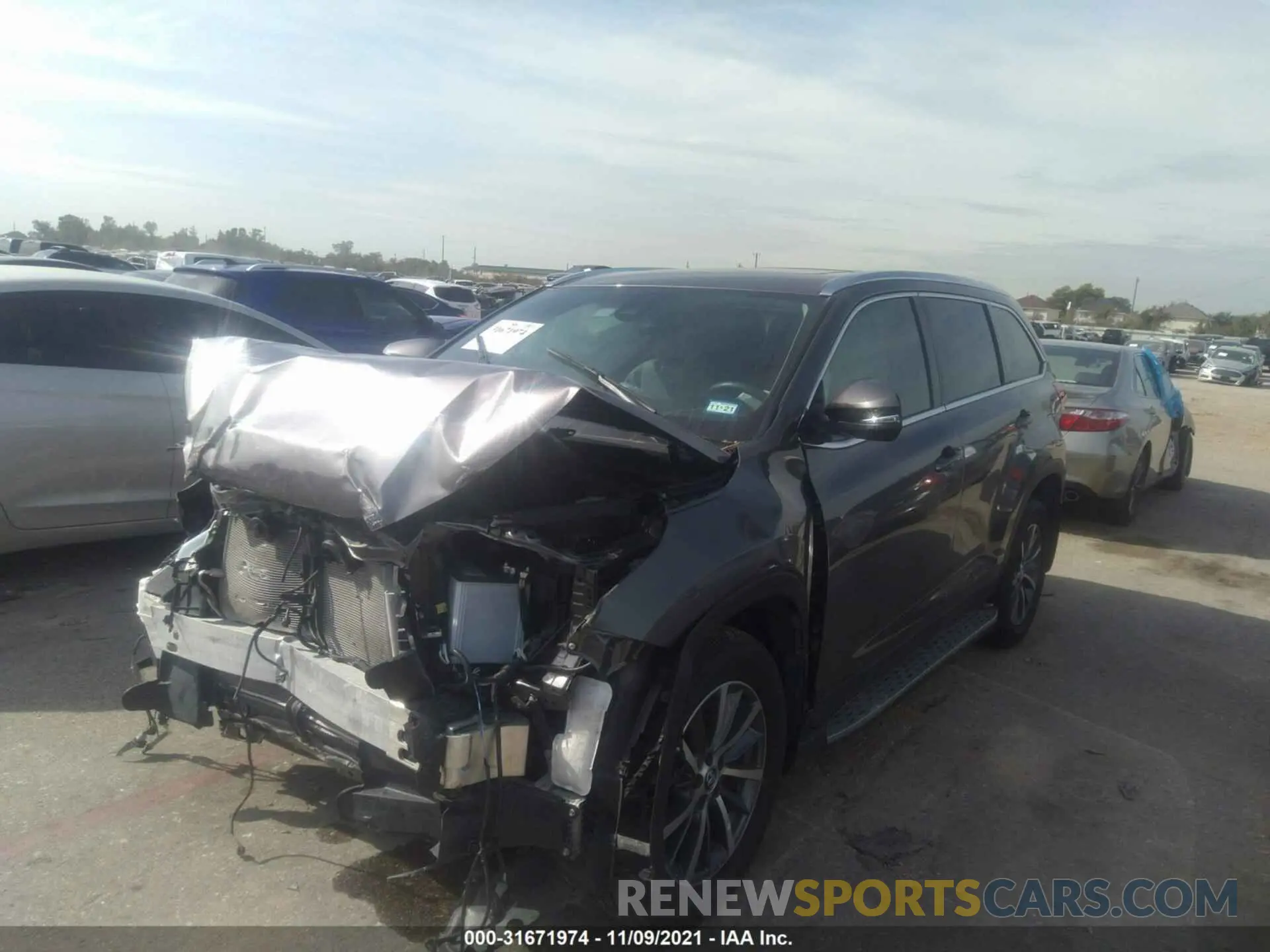 2 fotografías del automóvil dañado 5TDKZRFH0KS553408 TOYOTA HIGHLANDER 2019