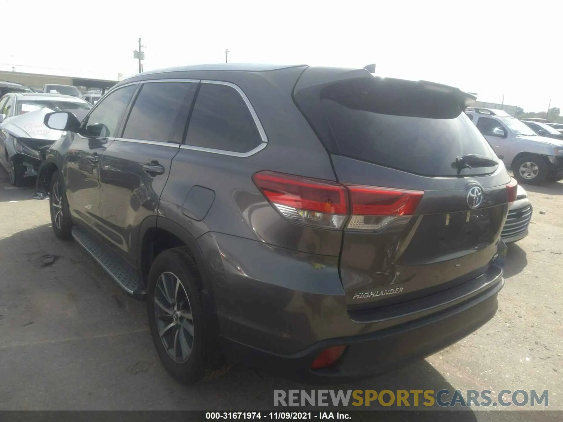 3 fotografías del automóvil dañado 5TDKZRFH0KS553408 TOYOTA HIGHLANDER 2019