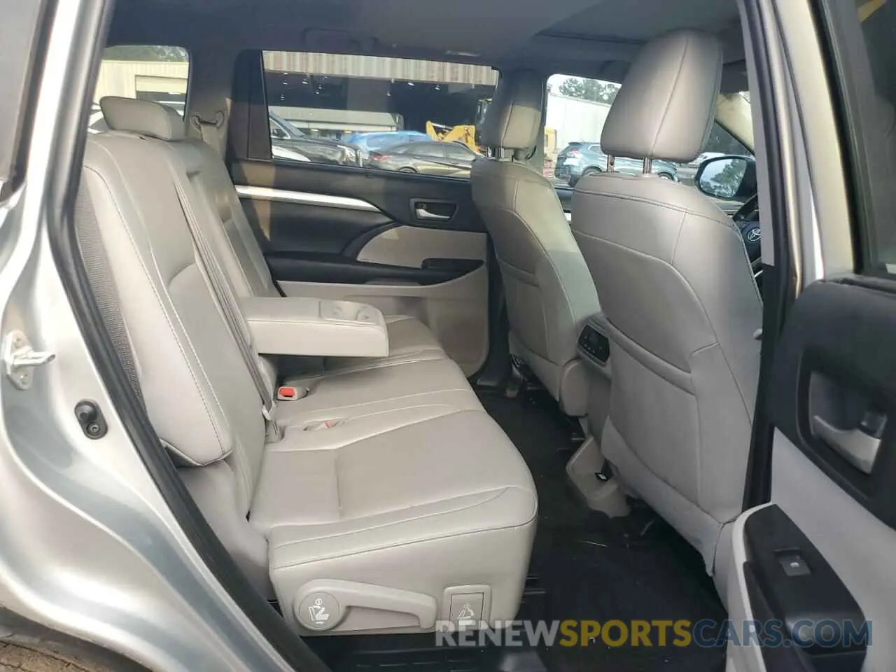 11 fotografías del automóvil dañado 5TDKZRFH0KS553912 TOYOTA HIGHLANDER 2019