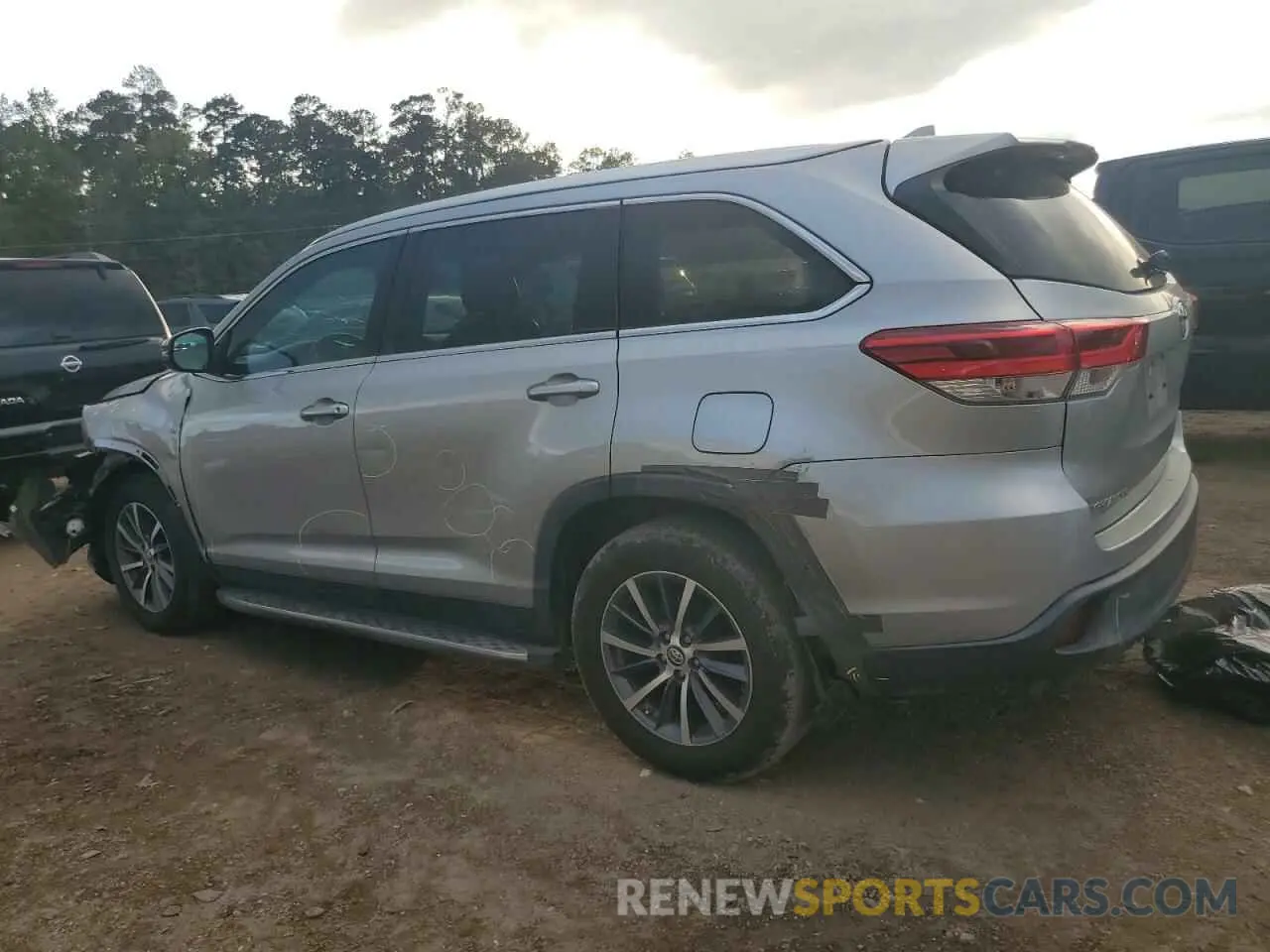 2 fotografías del automóvil dañado 5TDKZRFH0KS553912 TOYOTA HIGHLANDER 2019