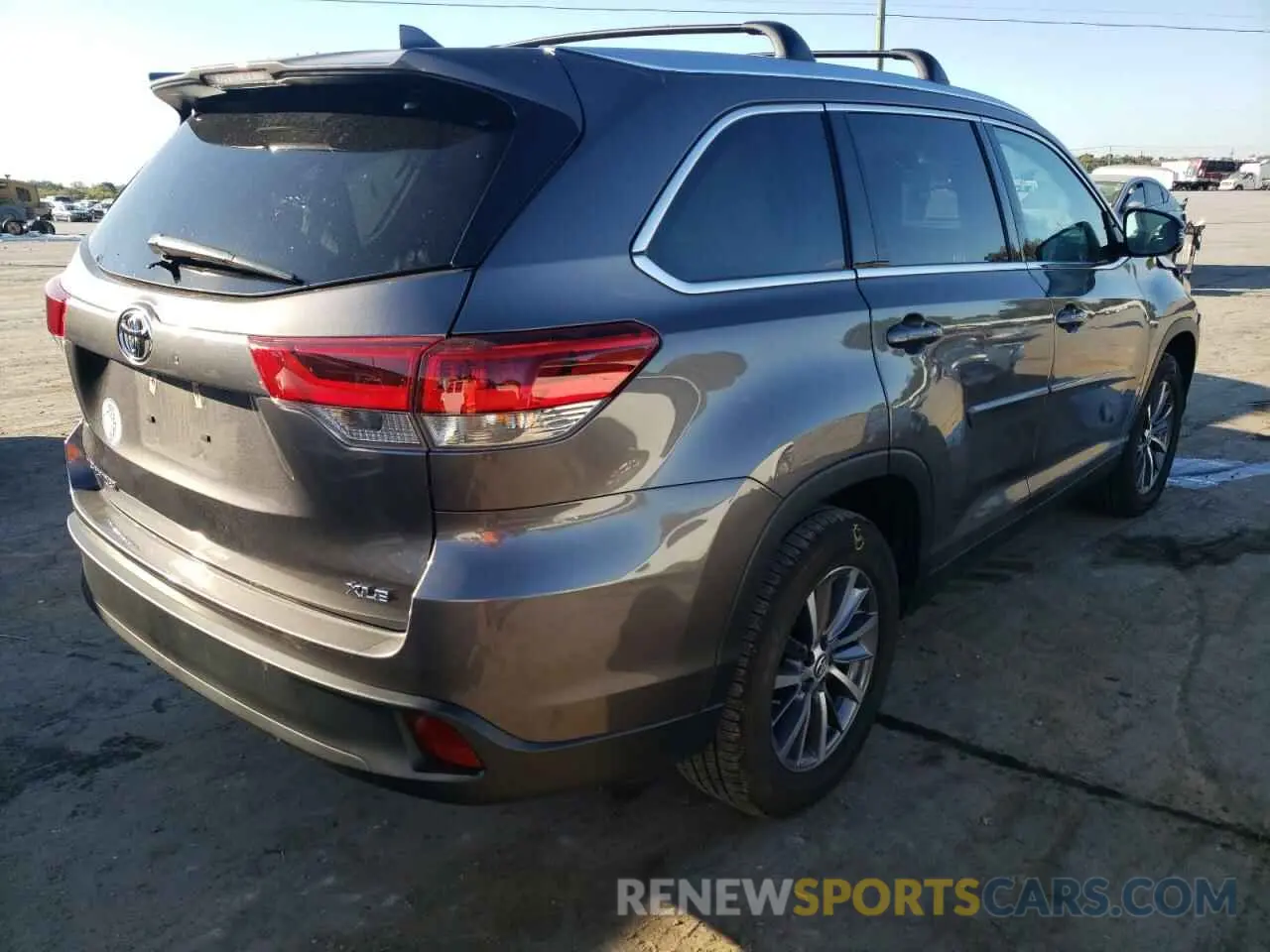 4 fotografías del automóvil dañado 5TDKZRFH0KS554459 TOYOTA HIGHLANDER 2019