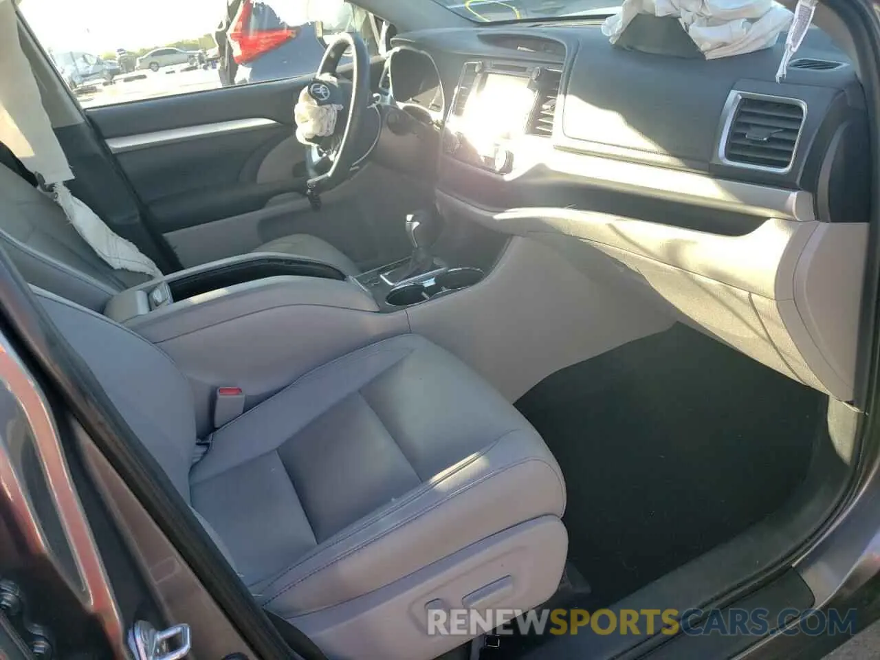 5 fotografías del automóvil dañado 5TDKZRFH0KS554459 TOYOTA HIGHLANDER 2019
