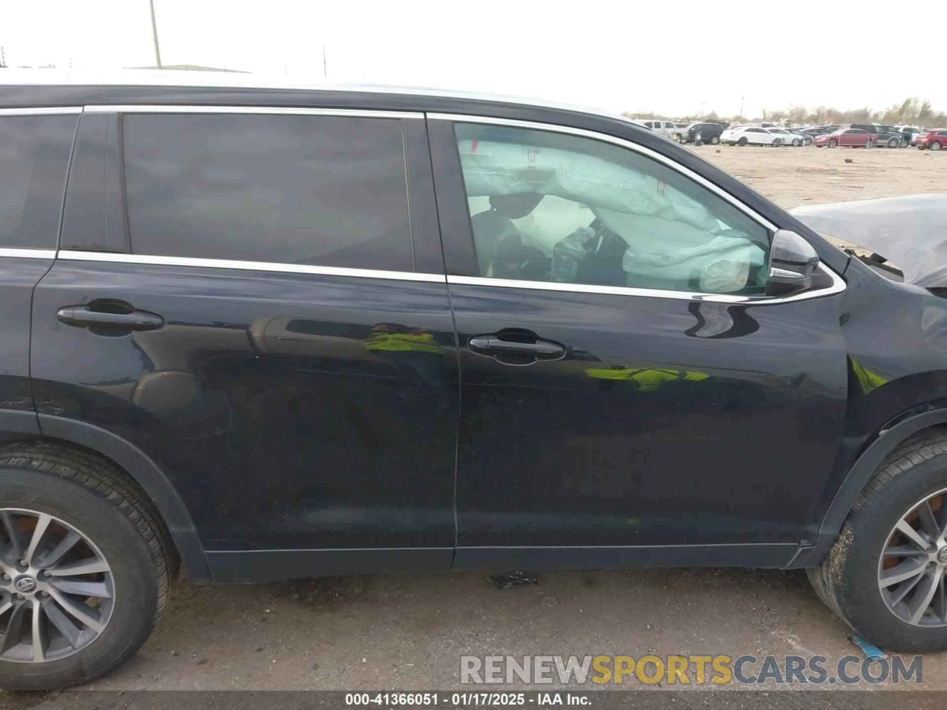 12 fotografías del automóvil dañado 5TDKZRFH0KS560116 TOYOTA HIGHLANDER 2019
