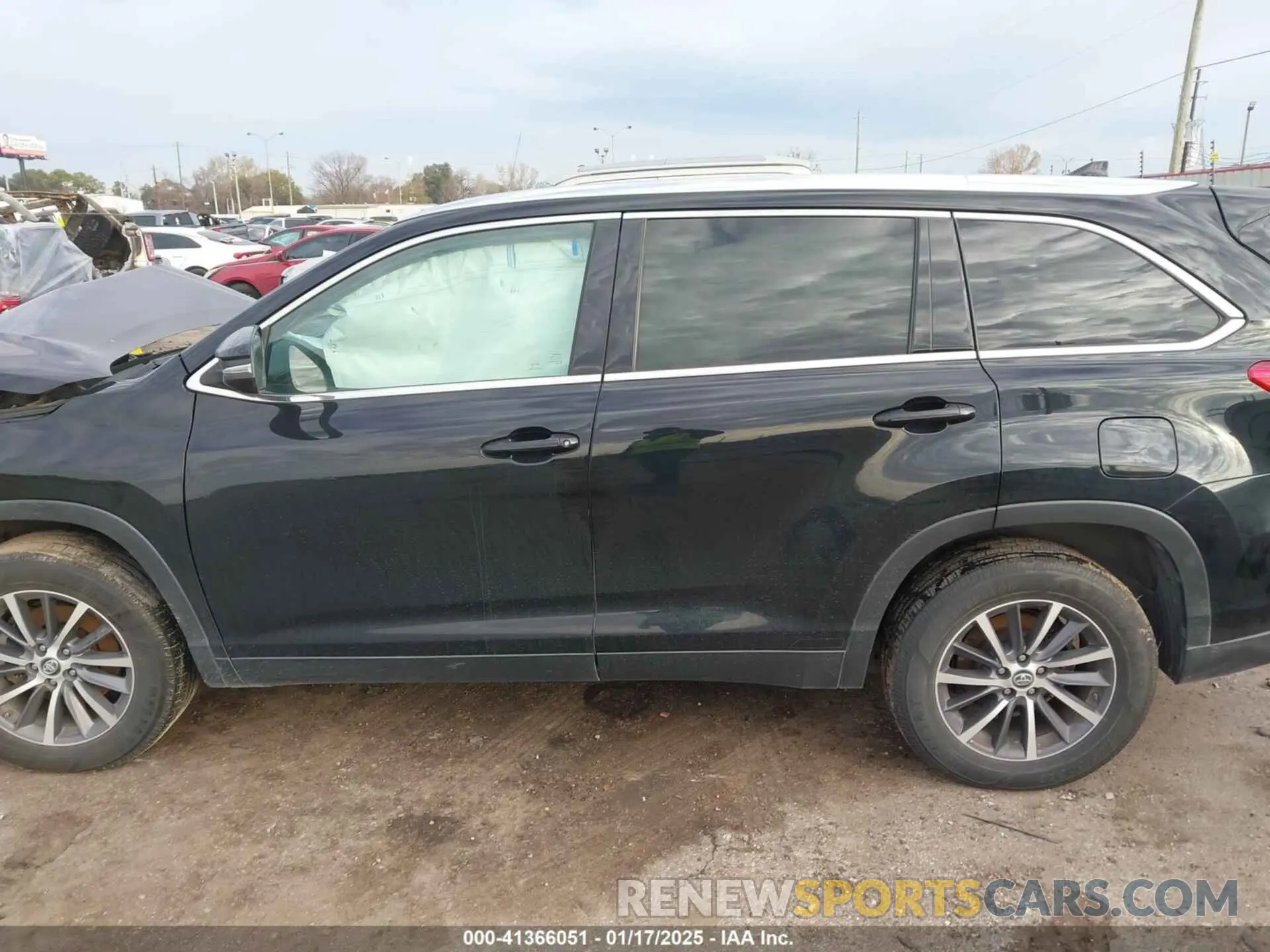 13 fotografías del automóvil dañado 5TDKZRFH0KS560116 TOYOTA HIGHLANDER 2019