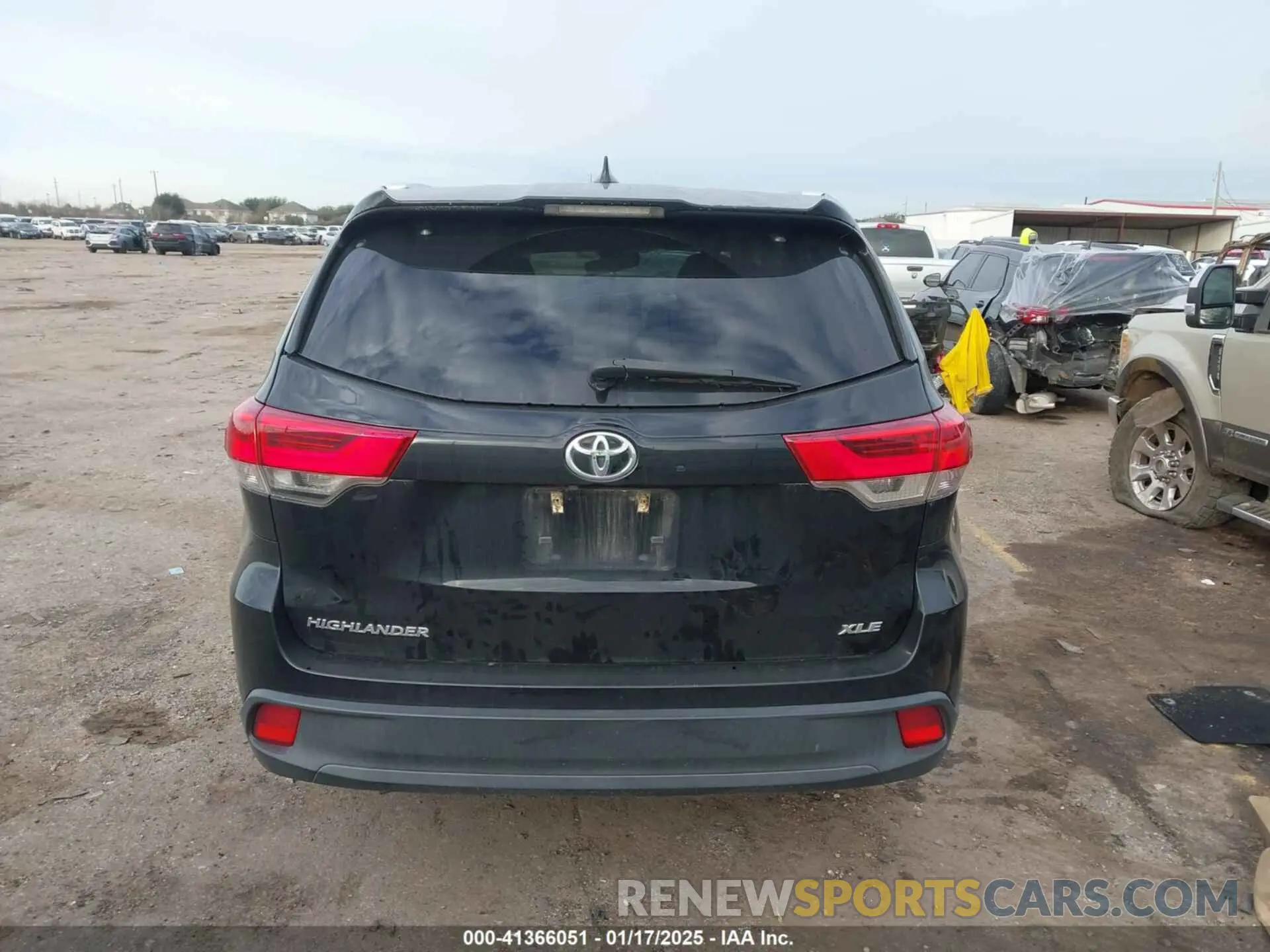 15 fotografías del automóvil dañado 5TDKZRFH0KS560116 TOYOTA HIGHLANDER 2019