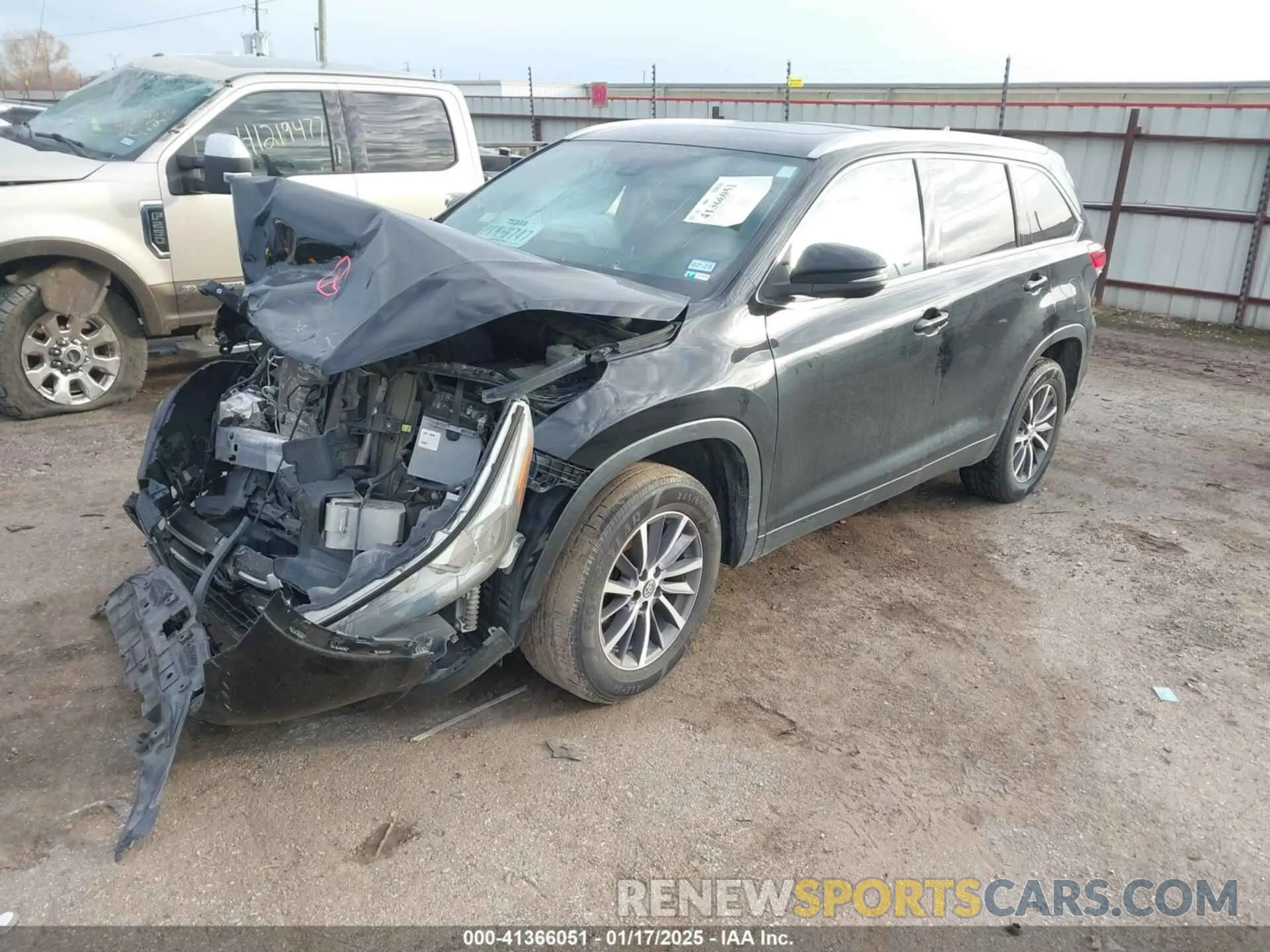 2 fotografías del automóvil dañado 5TDKZRFH0KS560116 TOYOTA HIGHLANDER 2019