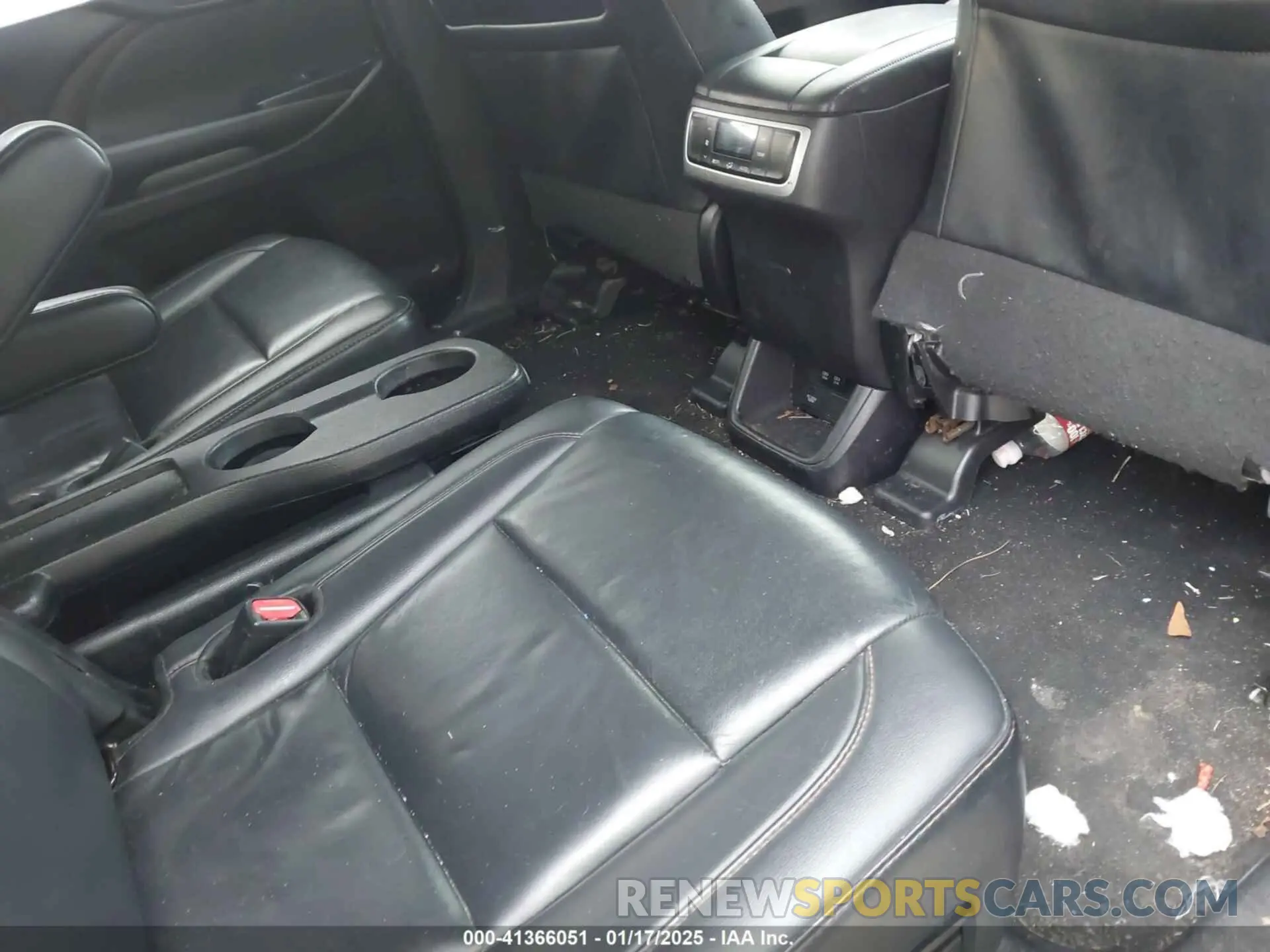 8 fotografías del automóvil dañado 5TDKZRFH0KS560116 TOYOTA HIGHLANDER 2019