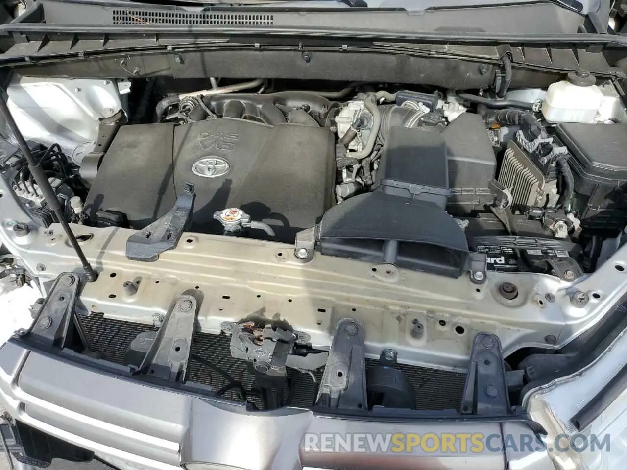 12 fotografías del automóvil dañado 5TDKZRFH0KS569107 TOYOTA HIGHLANDER 2019