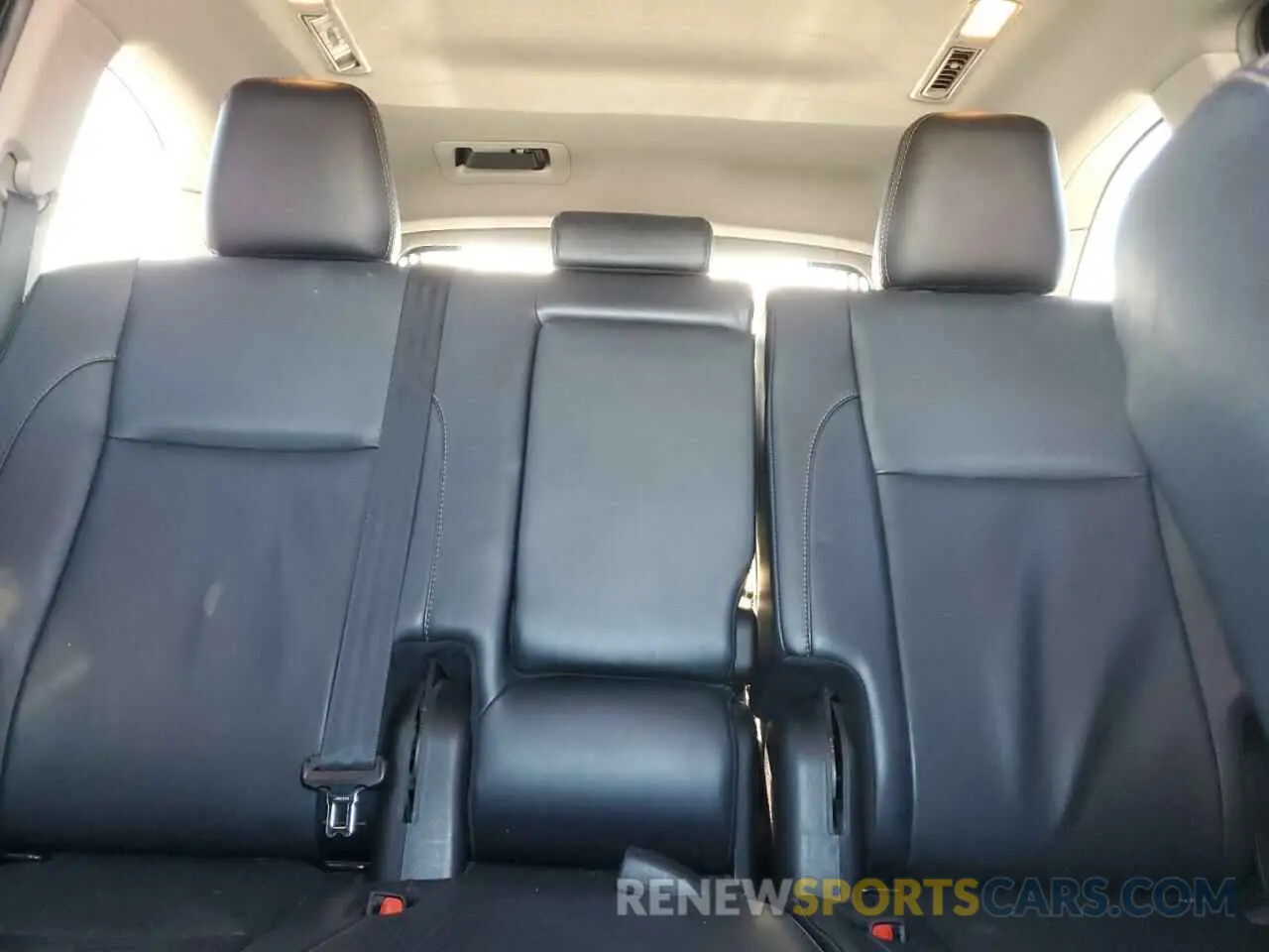 10 fotografías del automóvil dañado 5TDKZRFH0KS571200 TOYOTA HIGHLANDER 2019