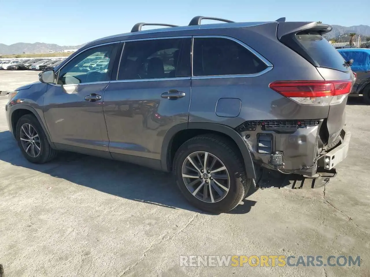 2 fotografías del automóvil dañado 5TDKZRFH0KS571200 TOYOTA HIGHLANDER 2019