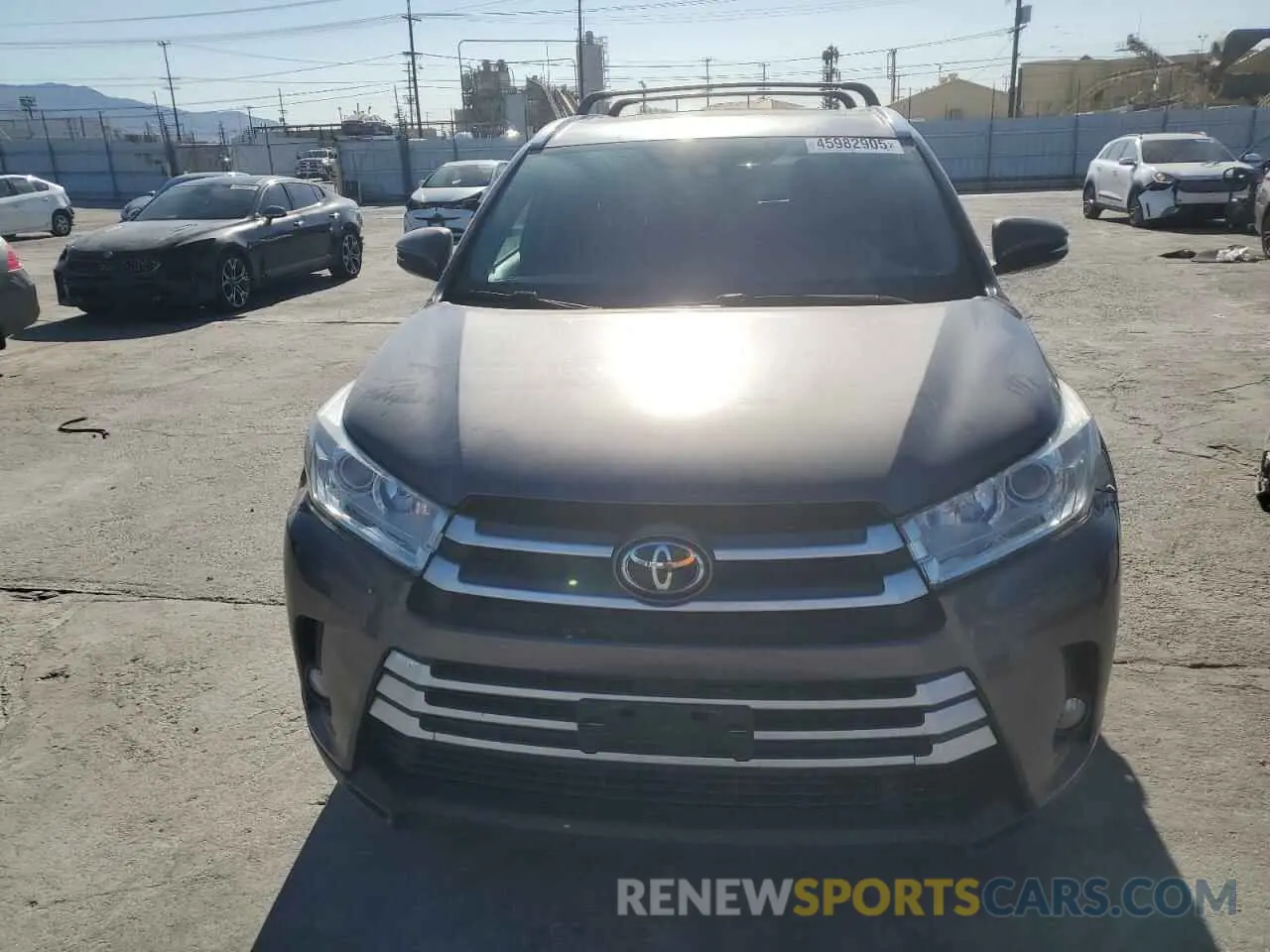 5 fotografías del automóvil dañado 5TDKZRFH0KS571200 TOYOTA HIGHLANDER 2019