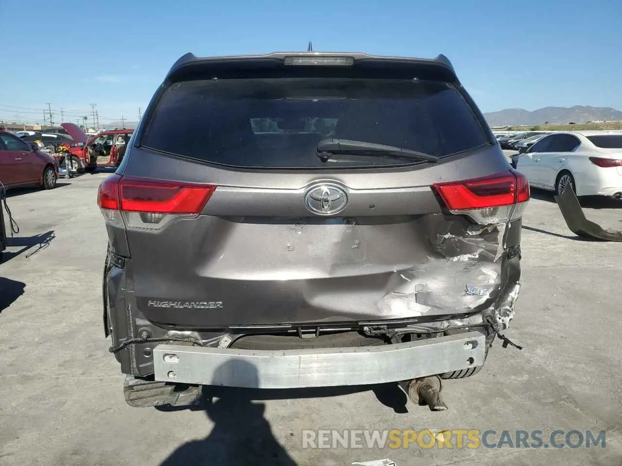 6 fotografías del automóvil dañado 5TDKZRFH0KS571200 TOYOTA HIGHLANDER 2019