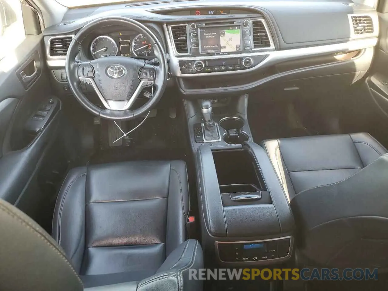 8 fotografías del automóvil dañado 5TDKZRFH0KS571200 TOYOTA HIGHLANDER 2019