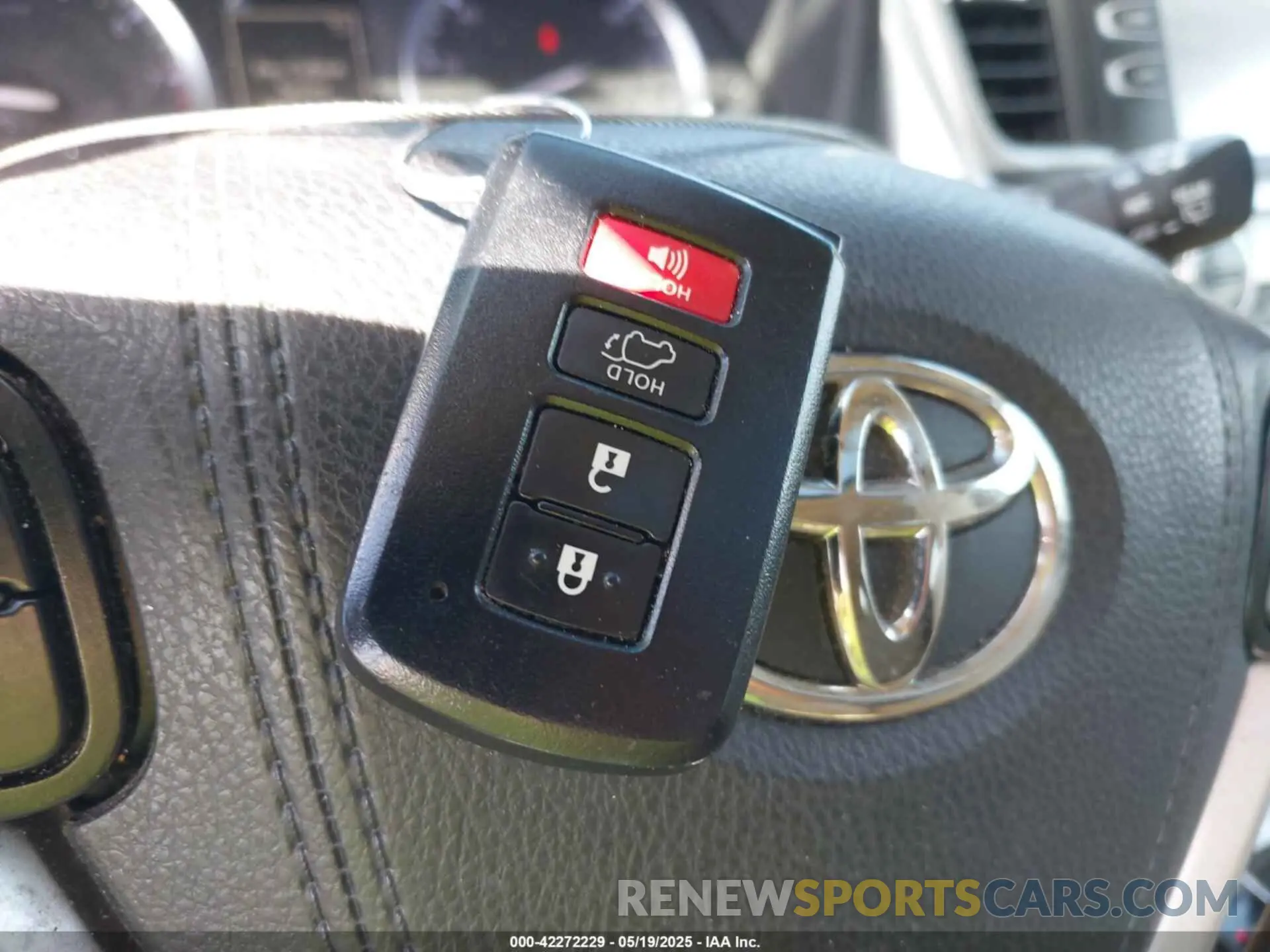 11 fotografías del automóvil dañado 5TDKZRFH1KS290412 TOYOTA HIGHLANDER 2019
