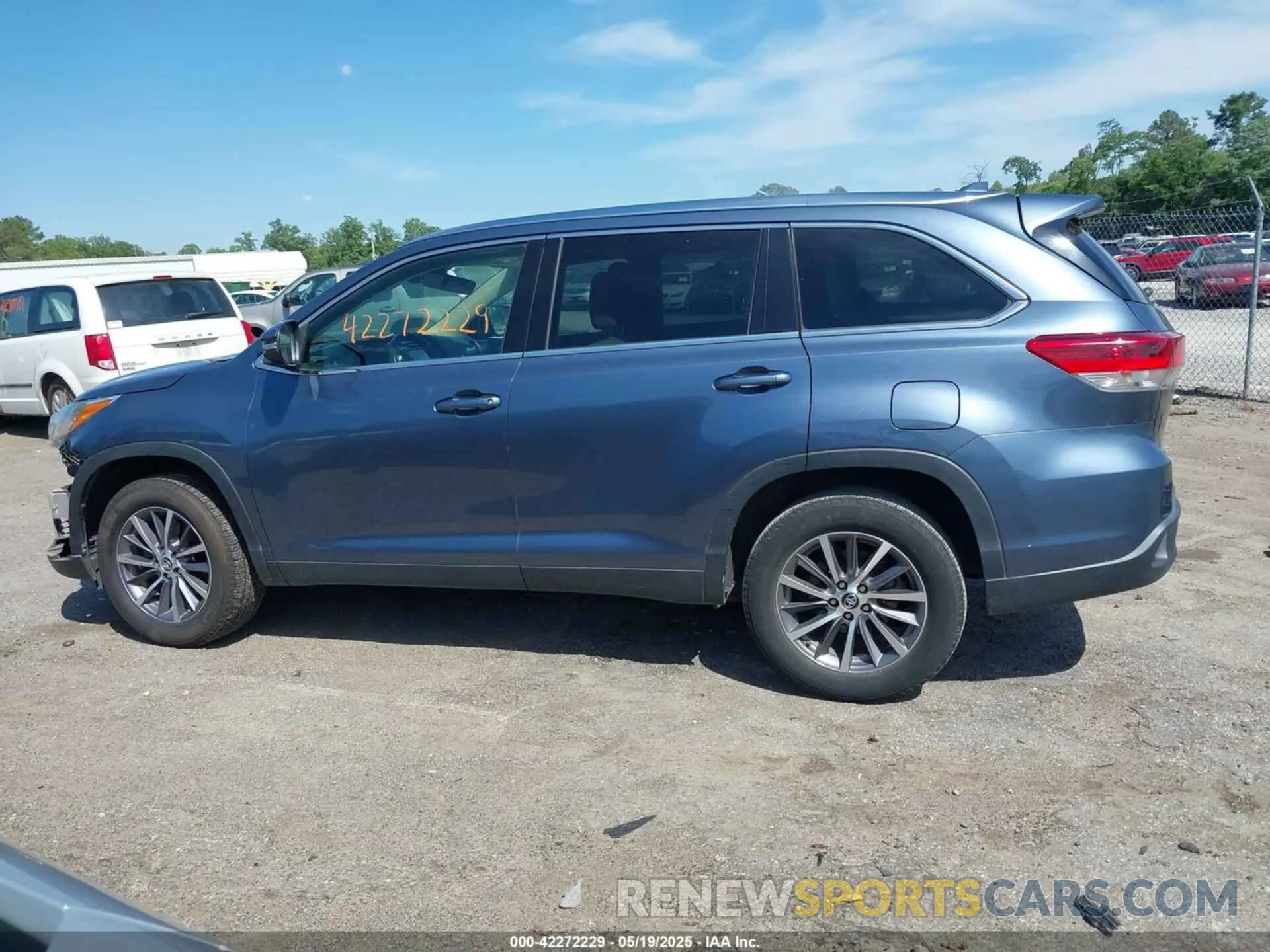 15 fotografías del automóvil dañado 5TDKZRFH1KS290412 TOYOTA HIGHLANDER 2019