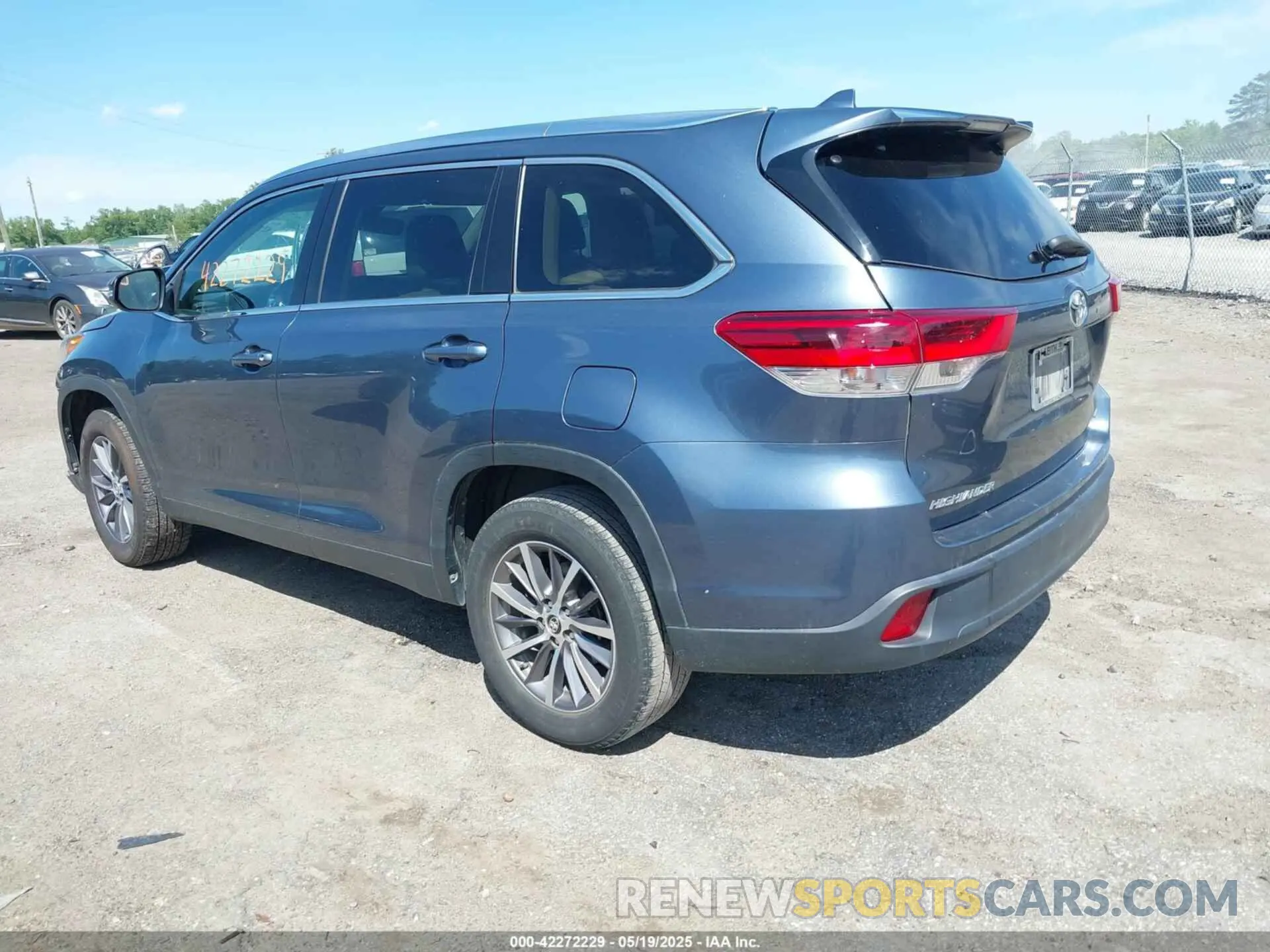 3 fotografías del automóvil dañado 5TDKZRFH1KS290412 TOYOTA HIGHLANDER 2019