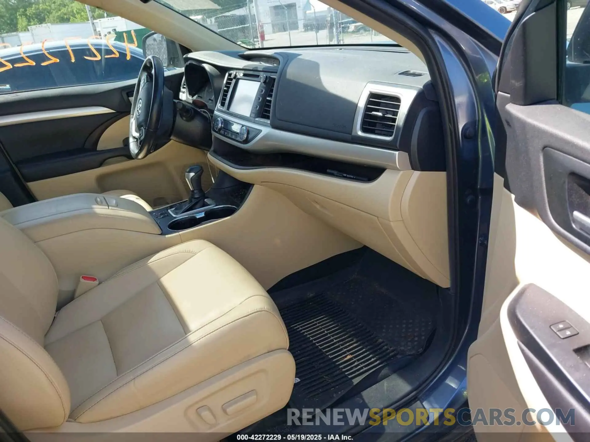 5 fotografías del automóvil dañado 5TDKZRFH1KS290412 TOYOTA HIGHLANDER 2019