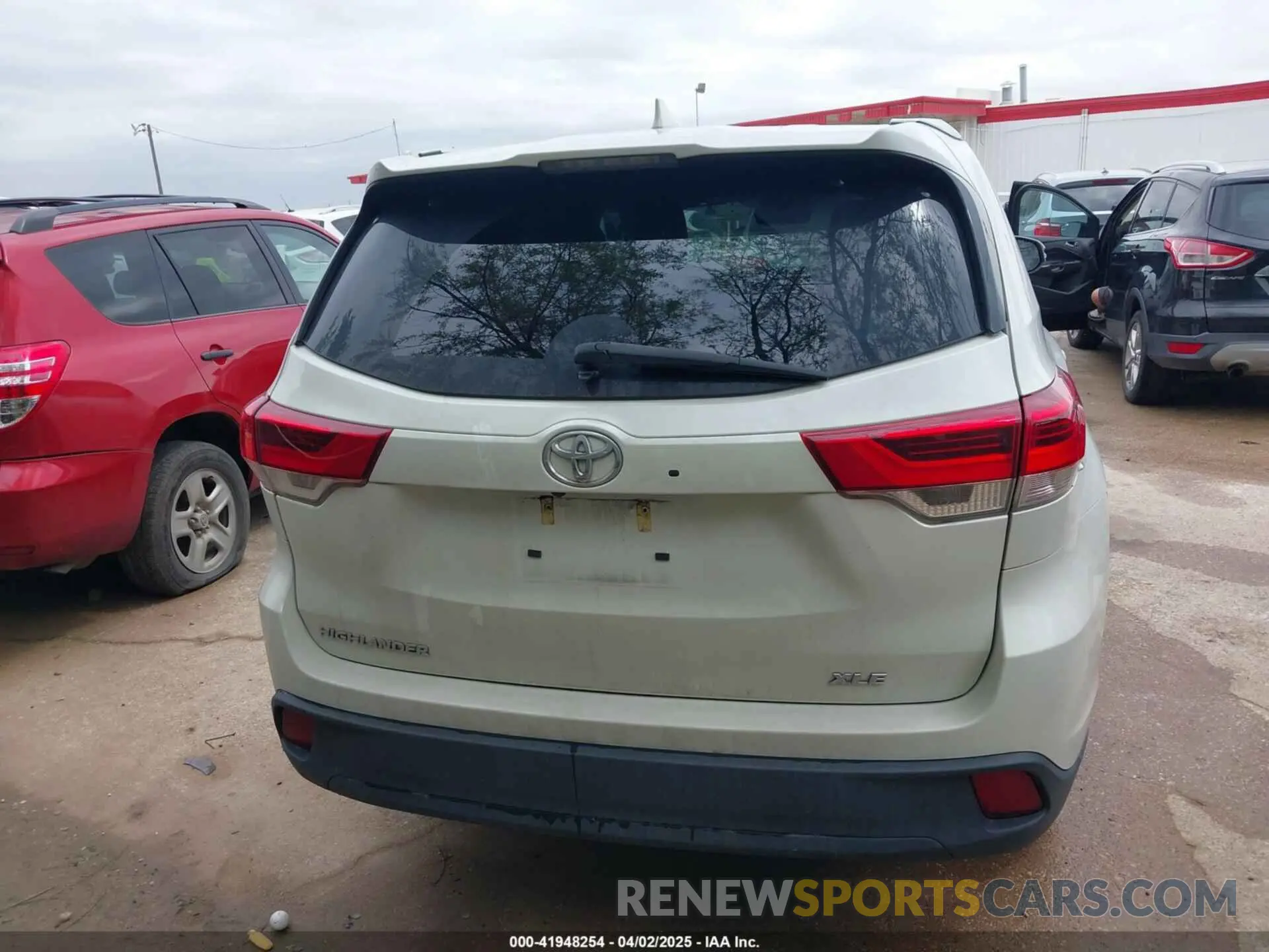15 fotografías del automóvil dañado 5TDKZRFH1KS329273 TOYOTA HIGHLANDER 2019
