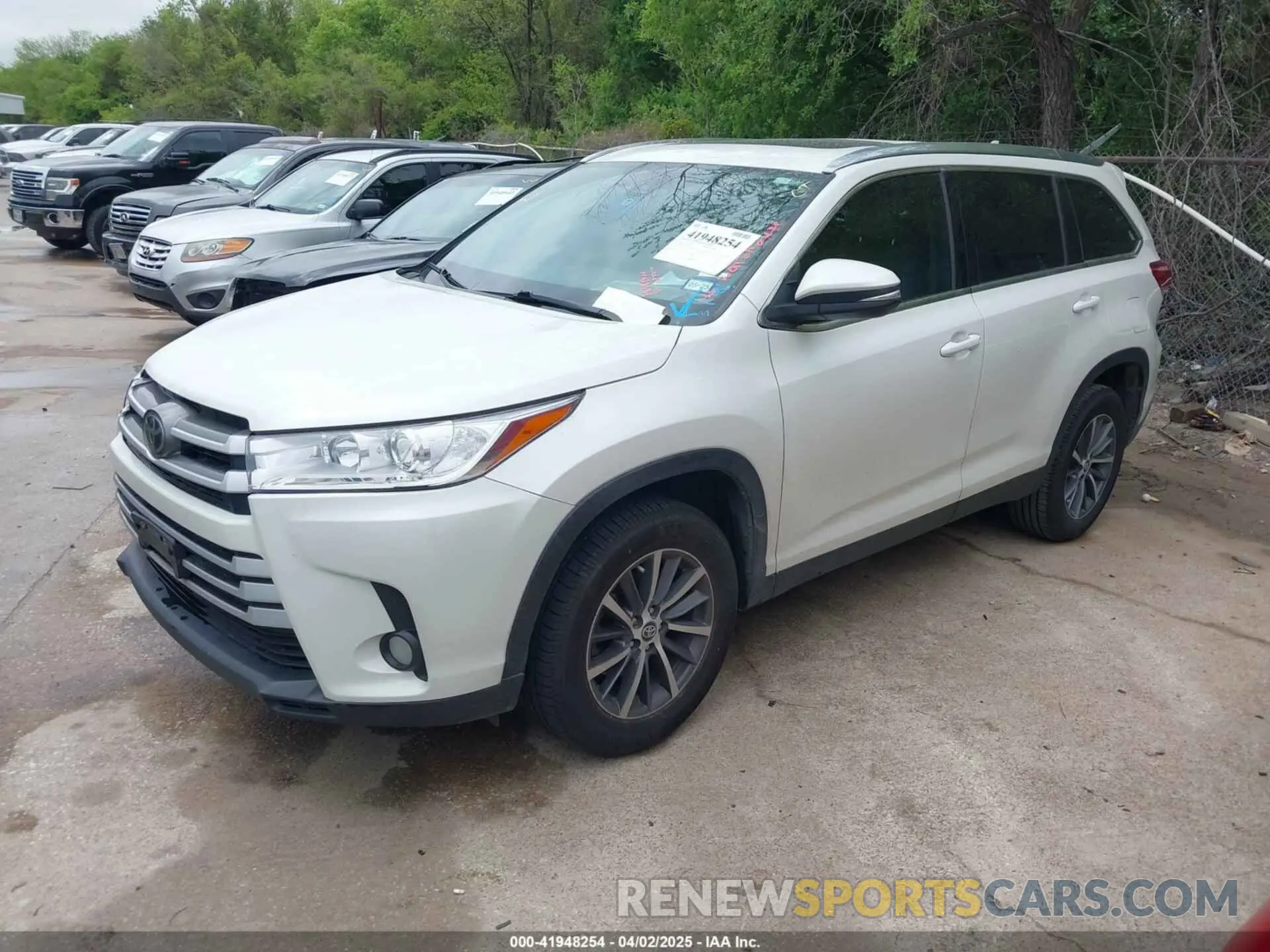 2 fotografías del automóvil dañado 5TDKZRFH1KS329273 TOYOTA HIGHLANDER 2019