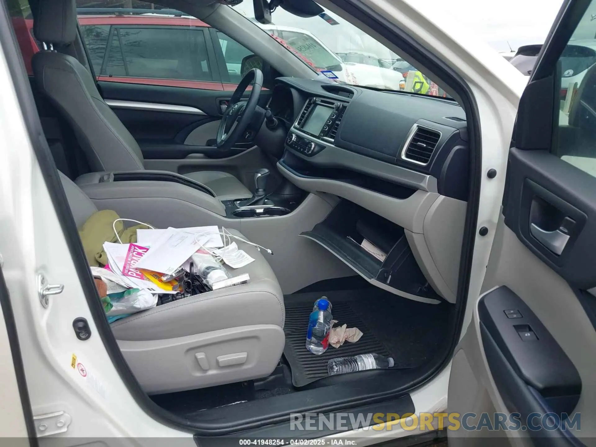 5 fotografías del automóvil dañado 5TDKZRFH1KS329273 TOYOTA HIGHLANDER 2019
