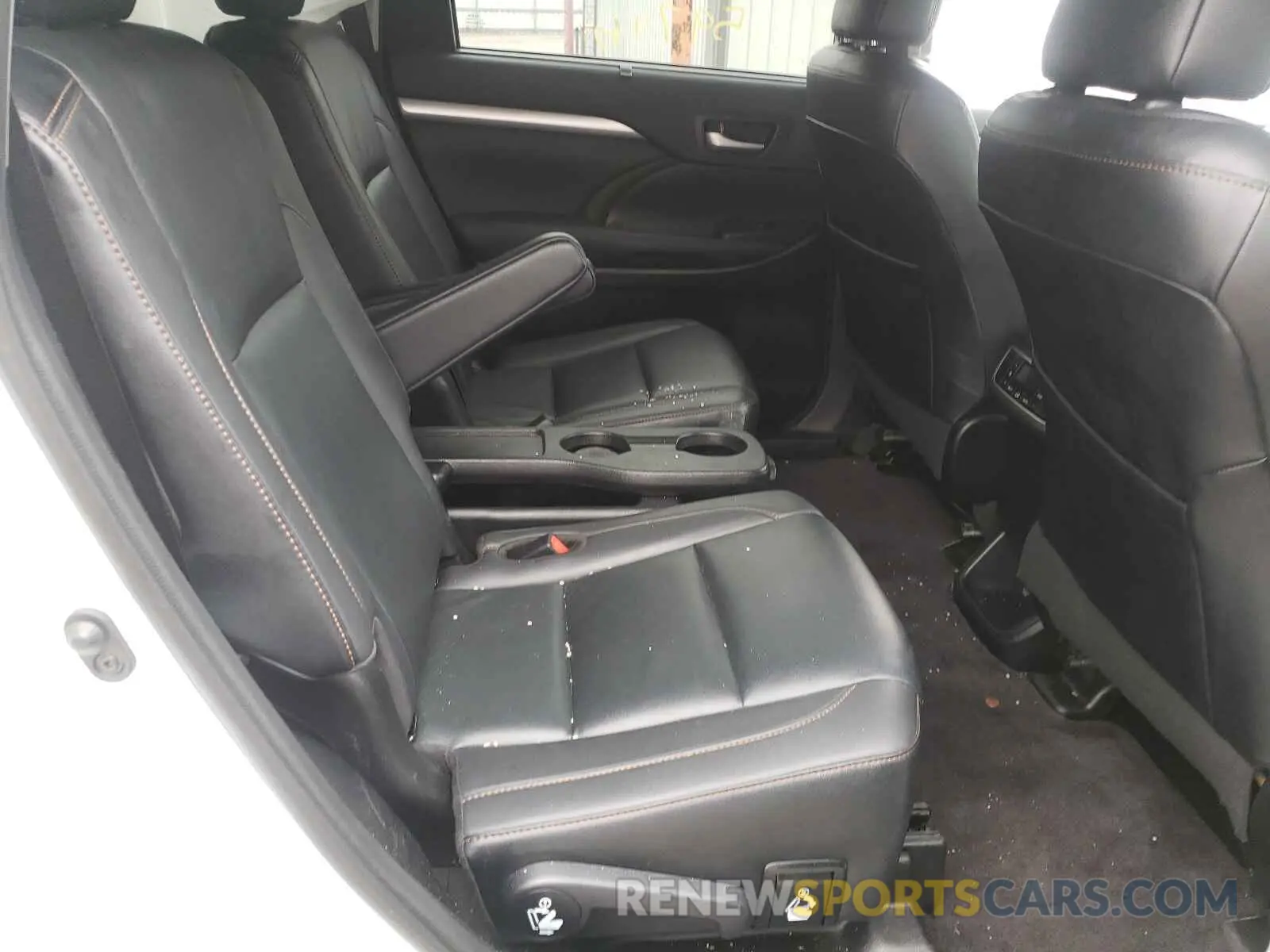 6 fotografías del automóvil dañado 5TDKZRFH1KS555457 TOYOTA HIGHLANDER 2019