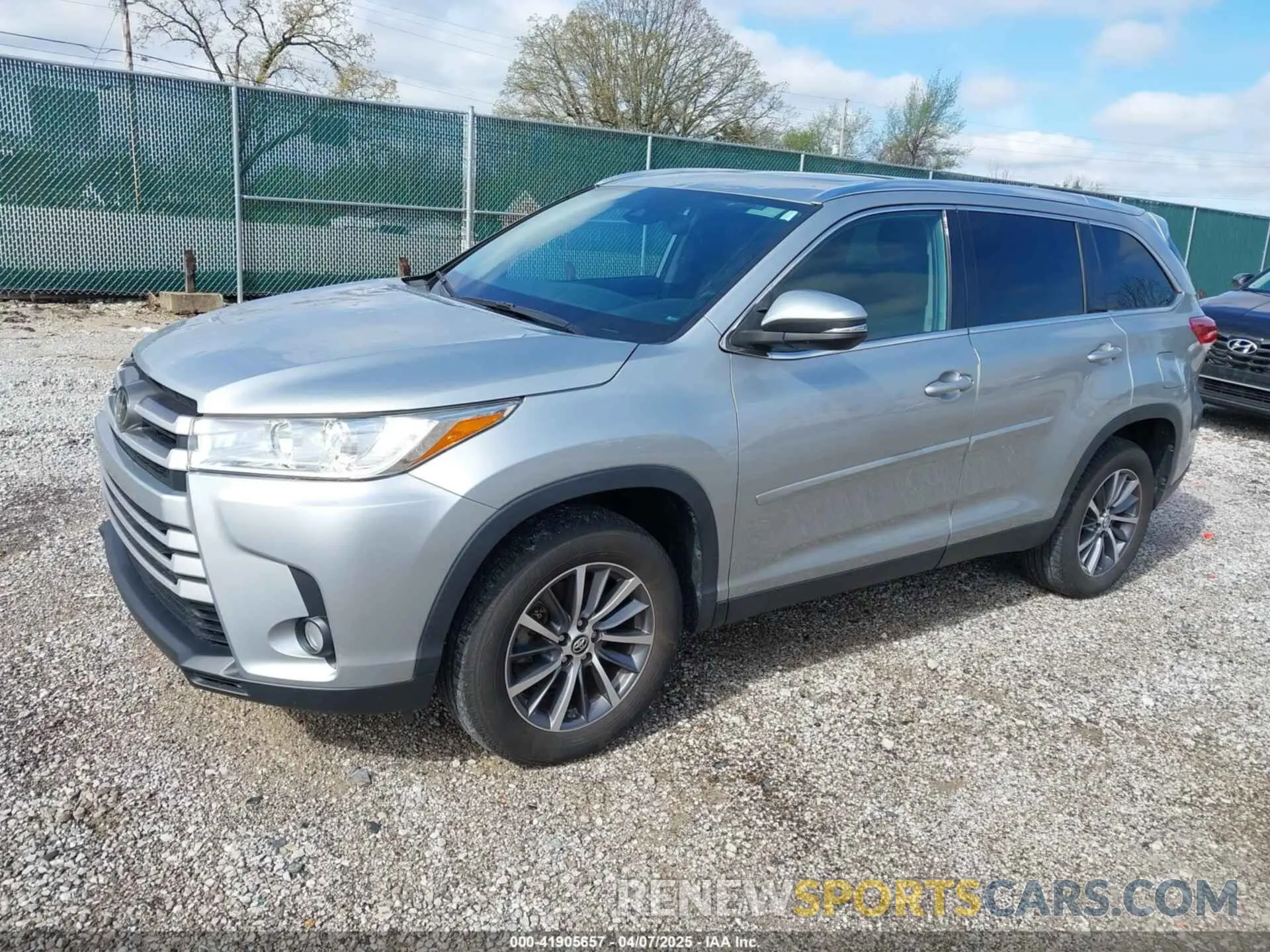 2 fotografías del automóvil dañado 5TDKZRFH1KS556785 TOYOTA HIGHLANDER 2019