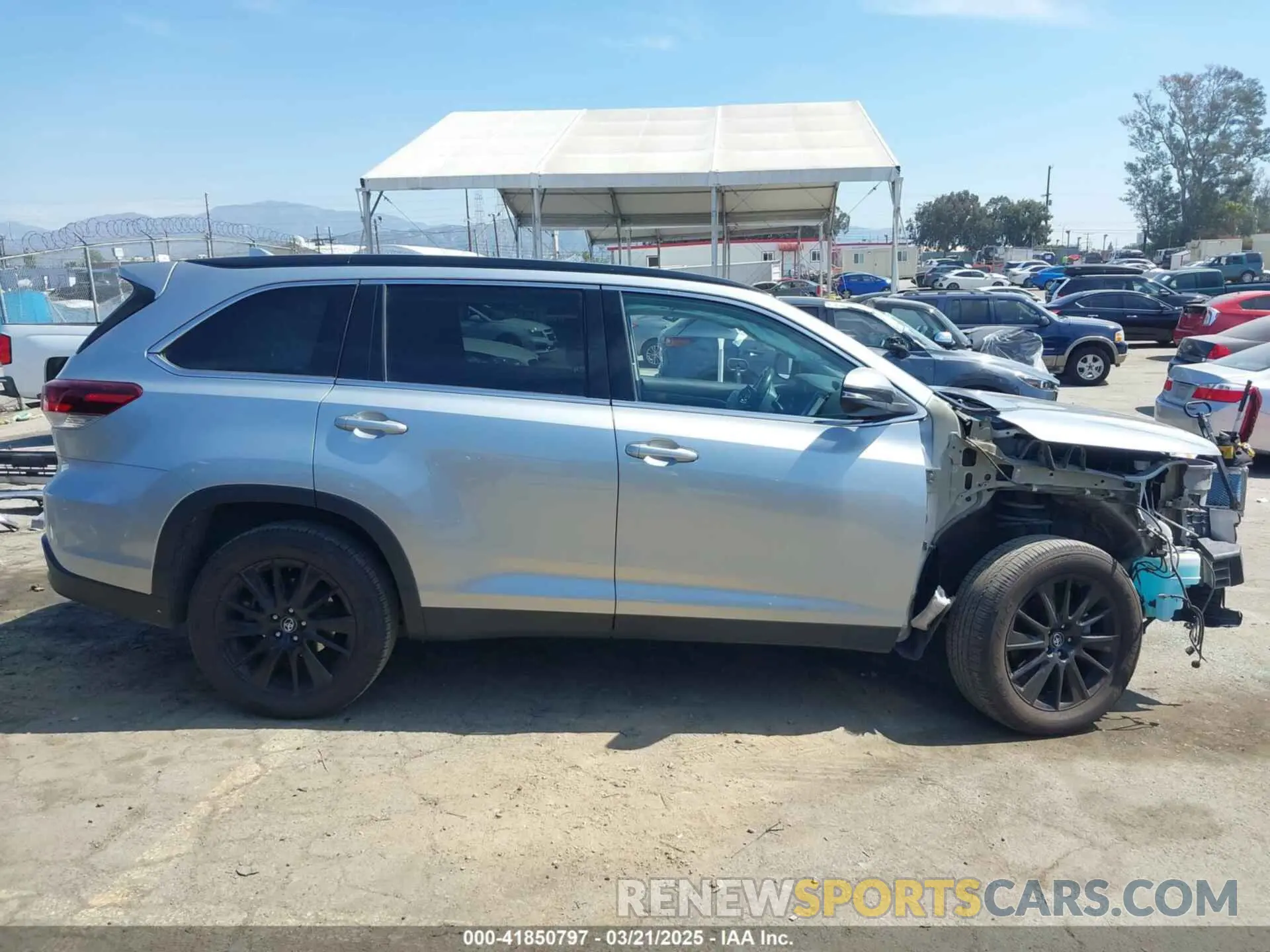 14 fotografías del automóvil dañado 5TDKZRFH1KS567284 TOYOTA HIGHLANDER 2019