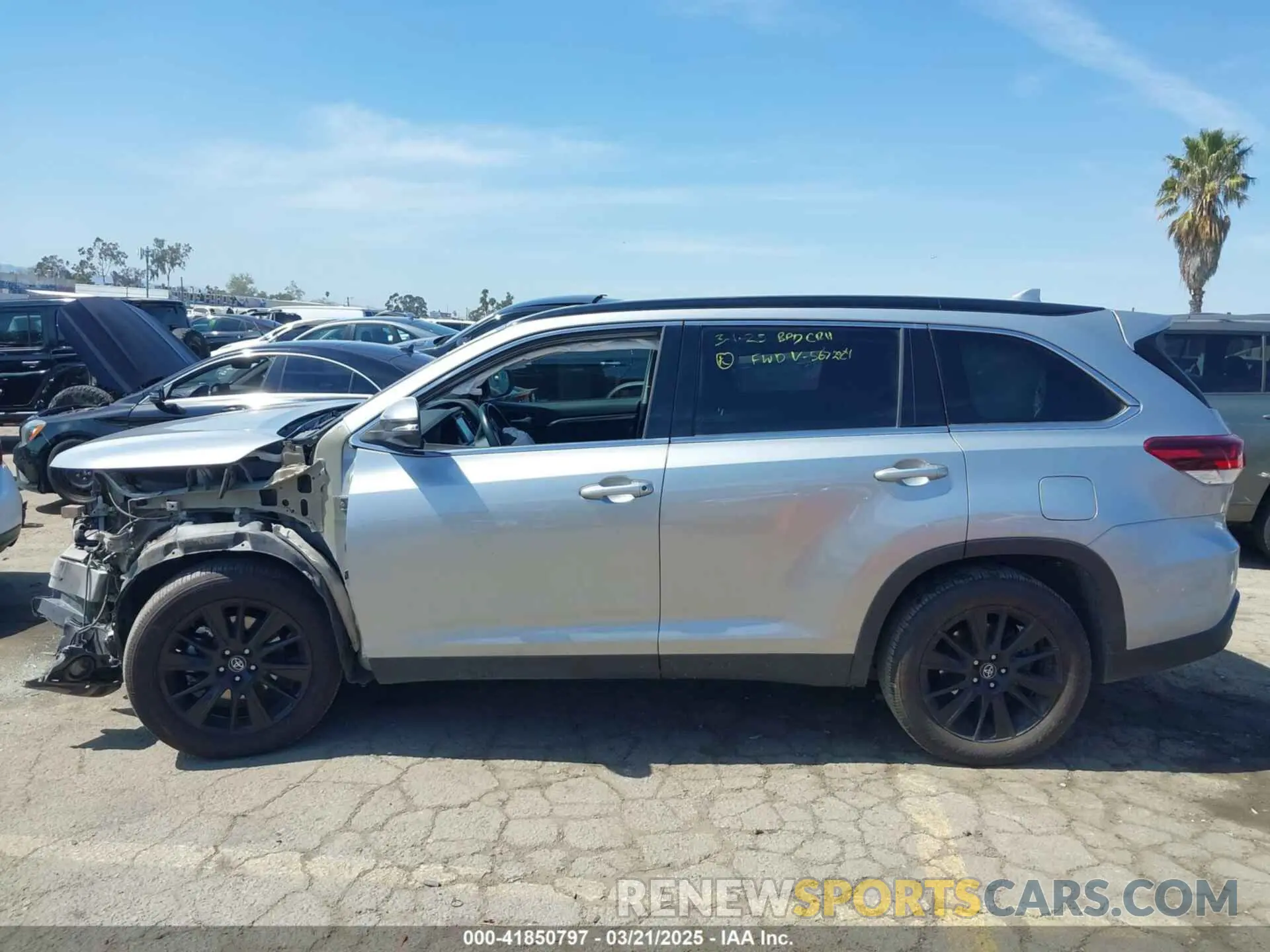 15 fotografías del automóvil dañado 5TDKZRFH1KS567284 TOYOTA HIGHLANDER 2019