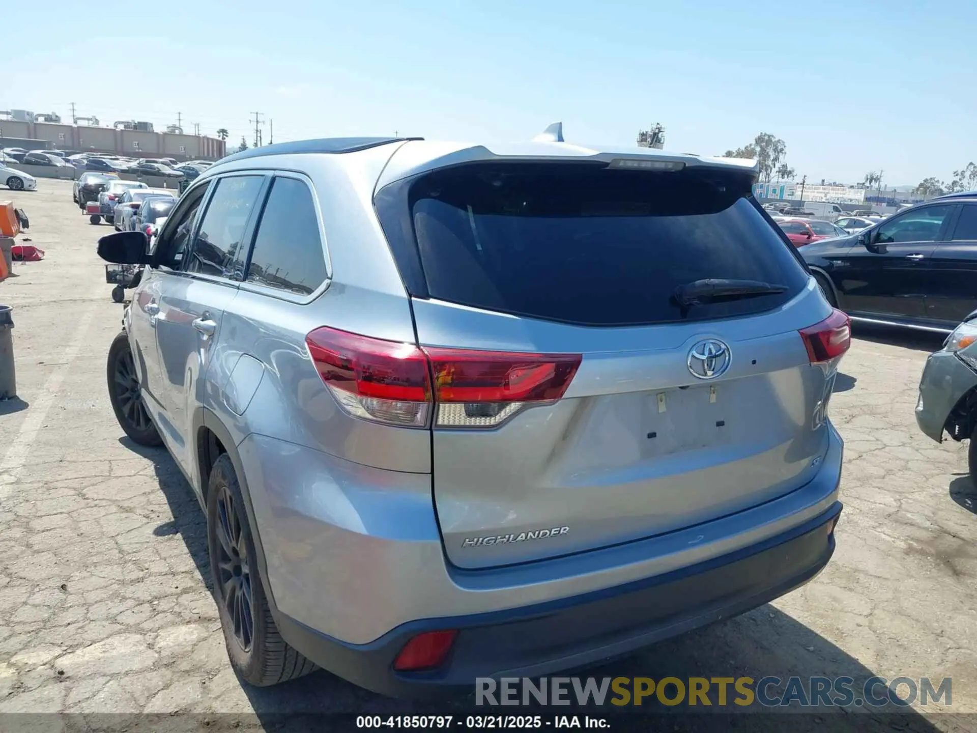 3 fotografías del automóvil dañado 5TDKZRFH1KS567284 TOYOTA HIGHLANDER 2019
