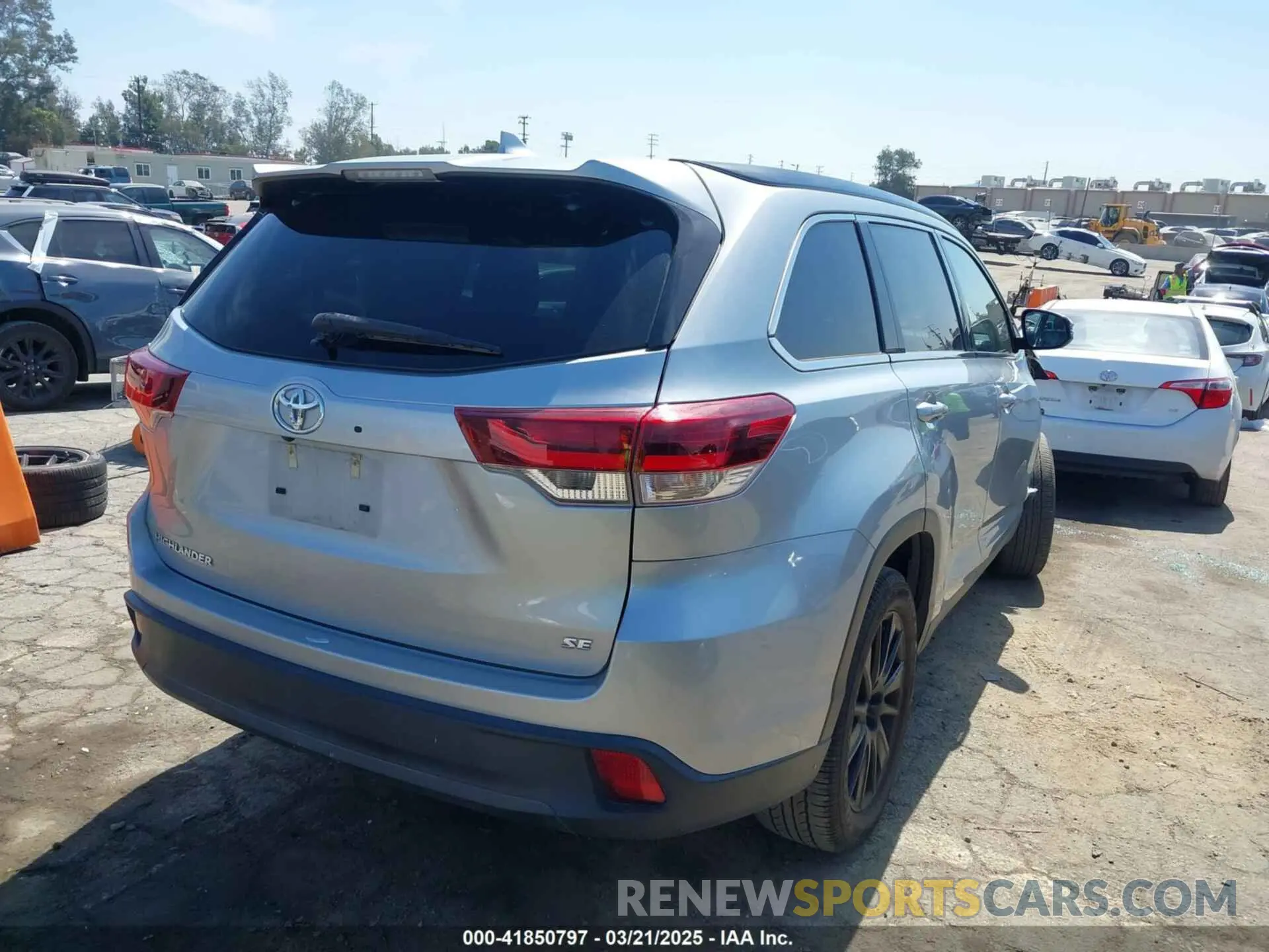 4 fotografías del automóvil dañado 5TDKZRFH1KS567284 TOYOTA HIGHLANDER 2019