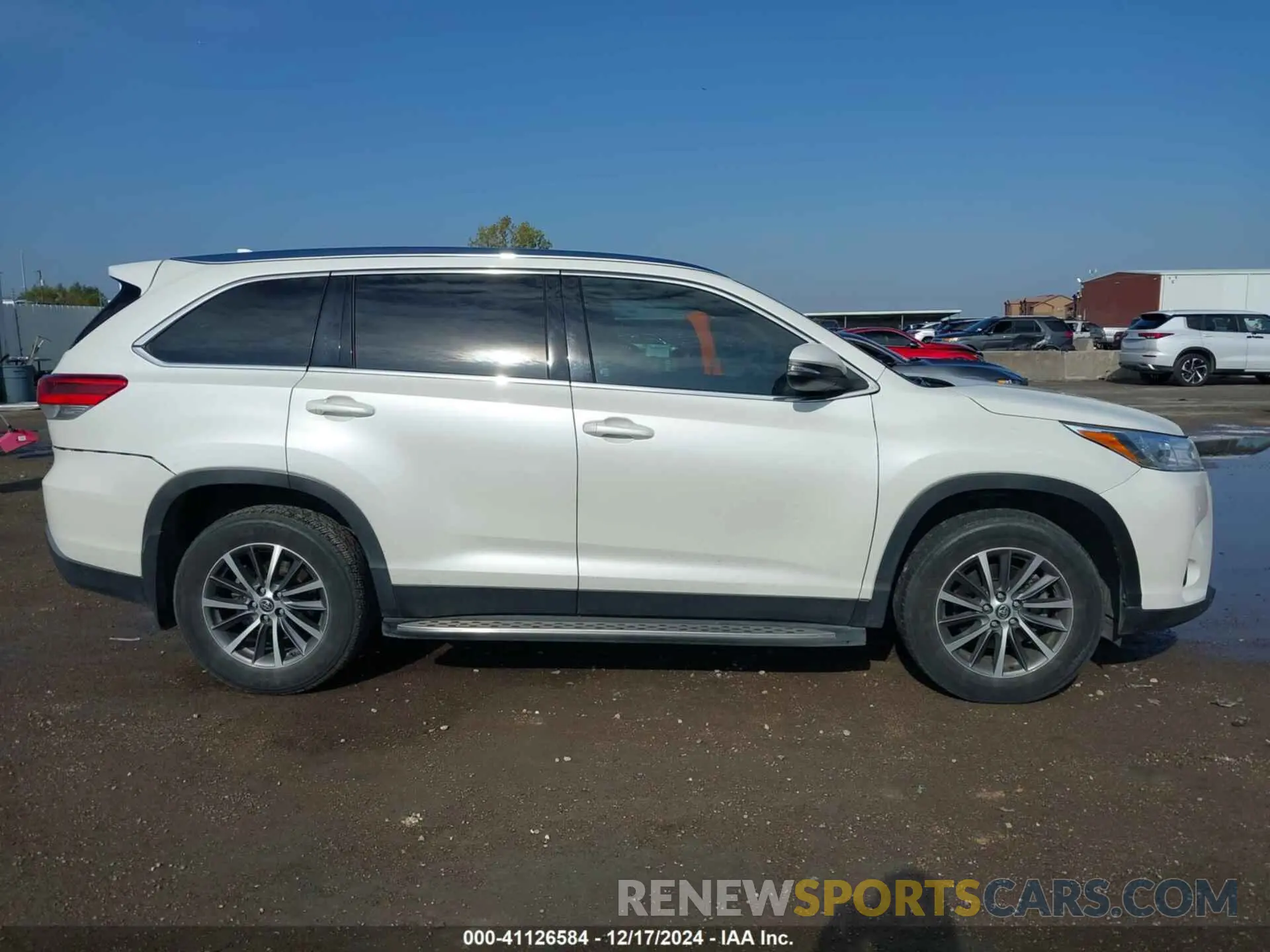 13 fotografías del automóvil dañado 5TDKZRFH1KS572002 TOYOTA HIGHLANDER 2019