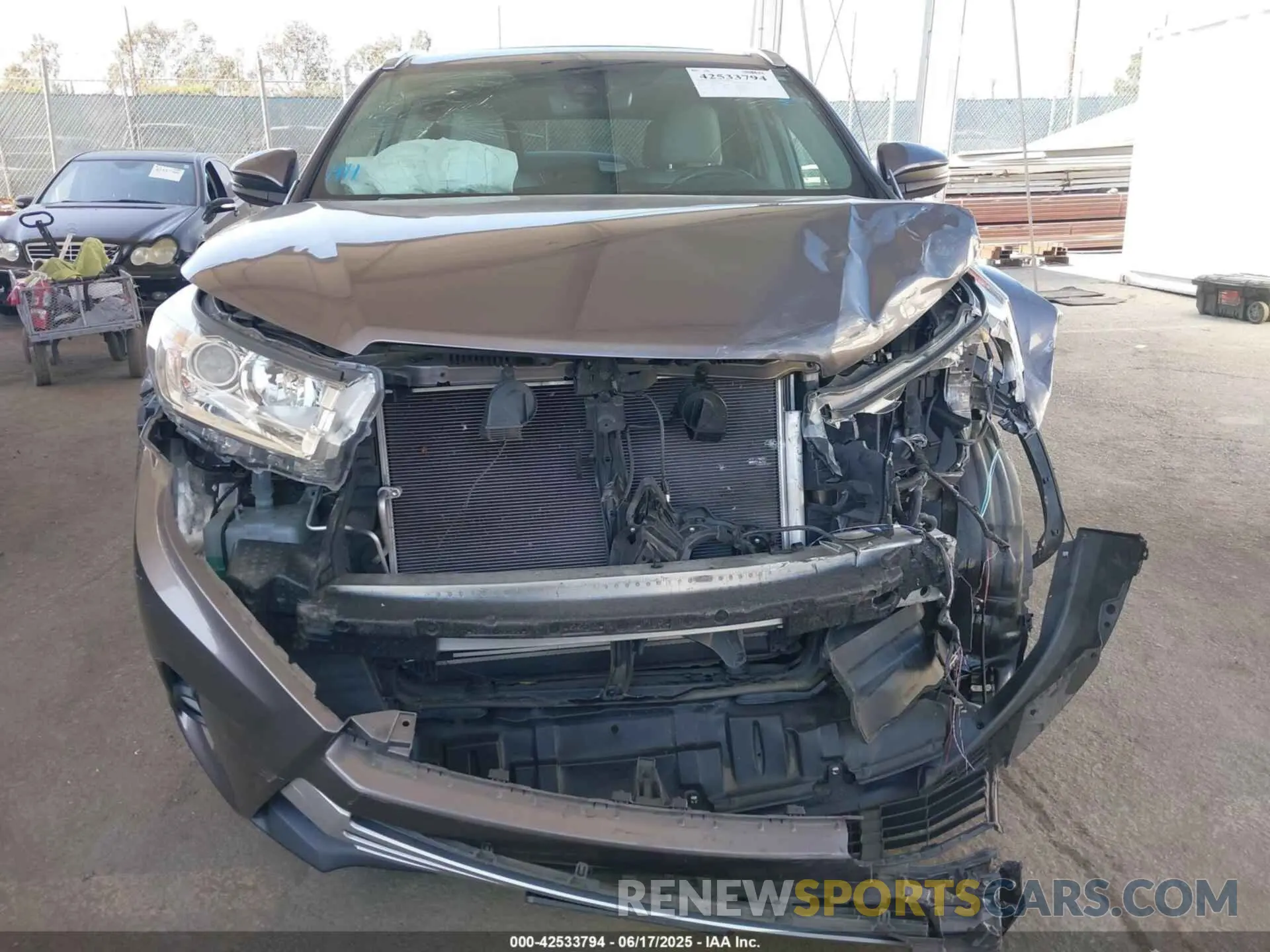 12 fotografías del automóvil dañado 5TDKZRFH1KS574932 TOYOTA HIGHLANDER 2019