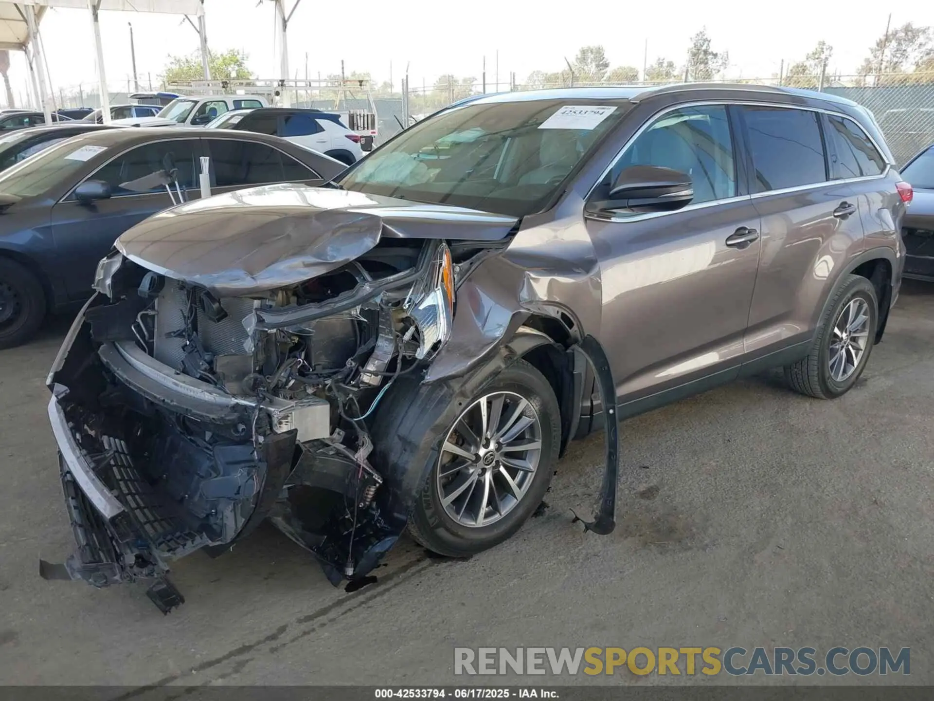 2 fotografías del automóvil dañado 5TDKZRFH1KS574932 TOYOTA HIGHLANDER 2019