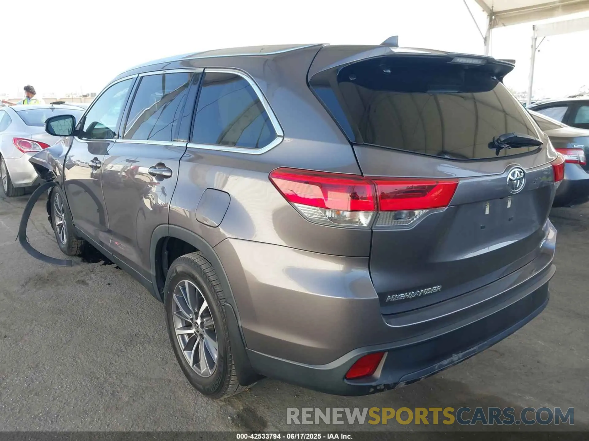 3 fotografías del automóvil dañado 5TDKZRFH1KS574932 TOYOTA HIGHLANDER 2019