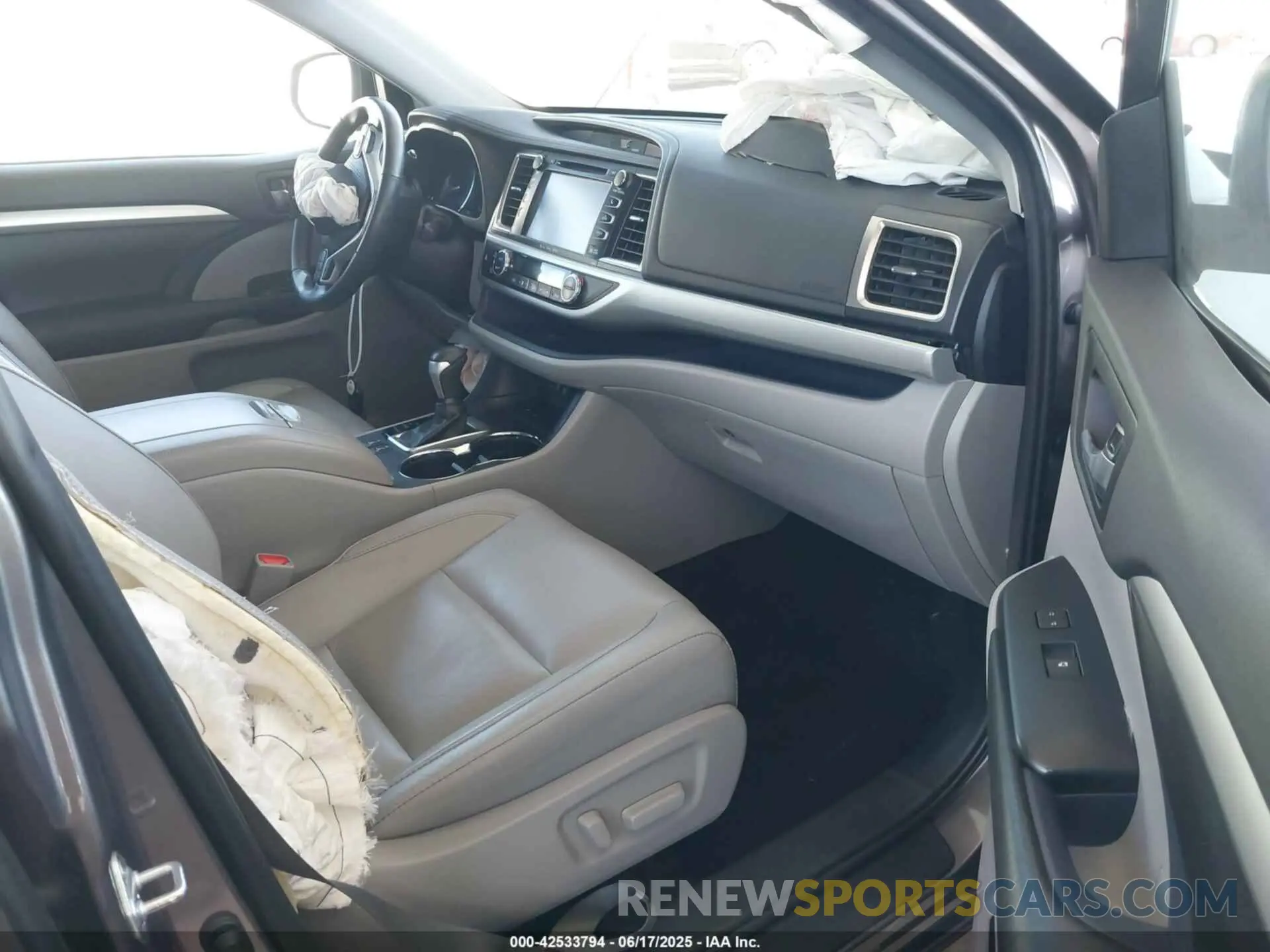 5 fotografías del automóvil dañado 5TDKZRFH1KS574932 TOYOTA HIGHLANDER 2019